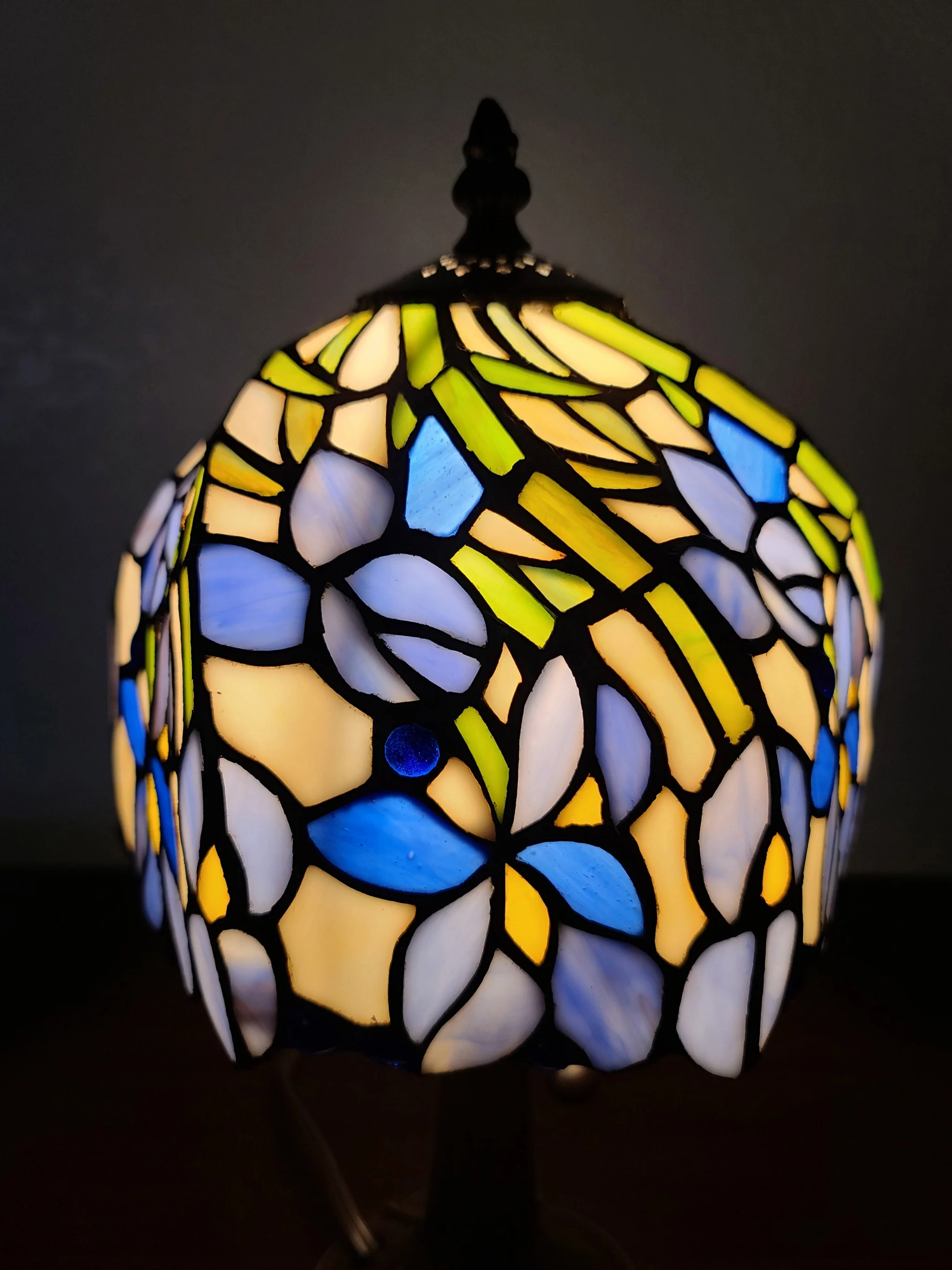 15" Tiffany Style Blue Floral Table Lamp By Homeroots - Image 2