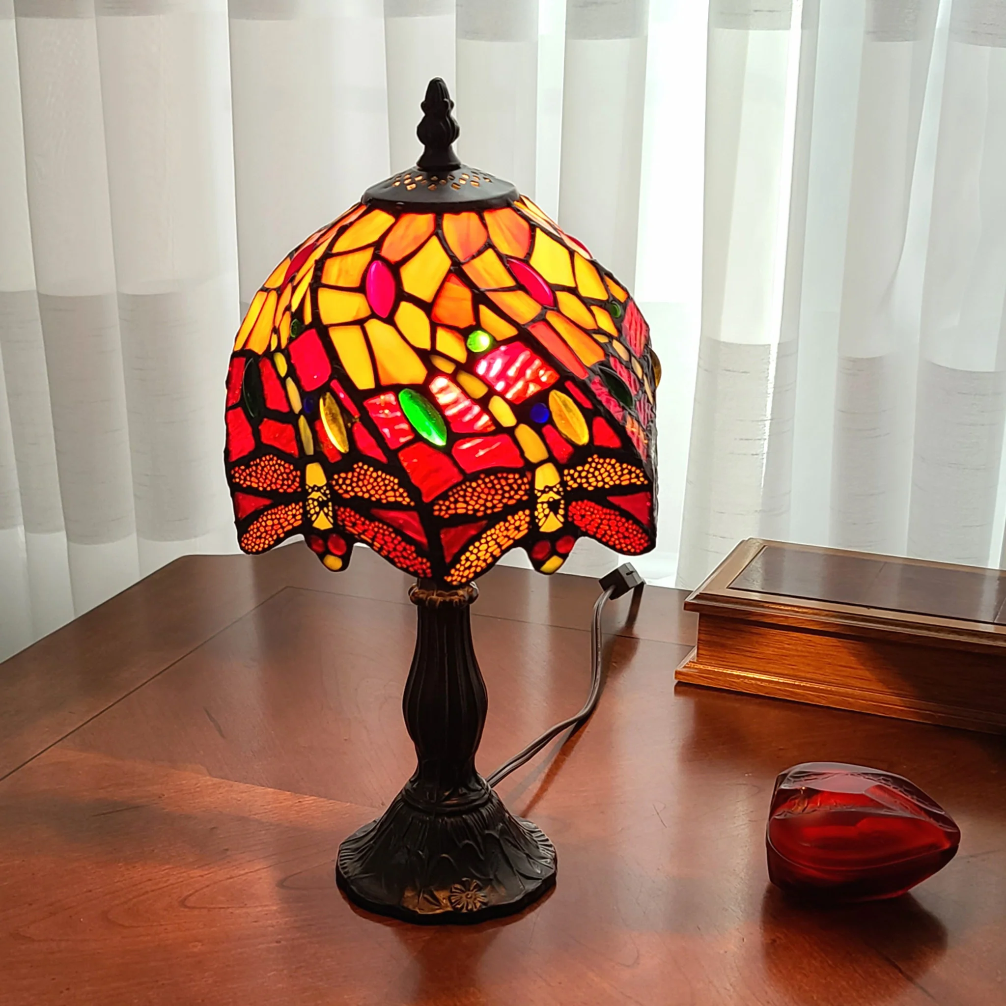 15" Tiffany Style Stained Glass Dragonflies Table Lamp By Homeroots - Image 4