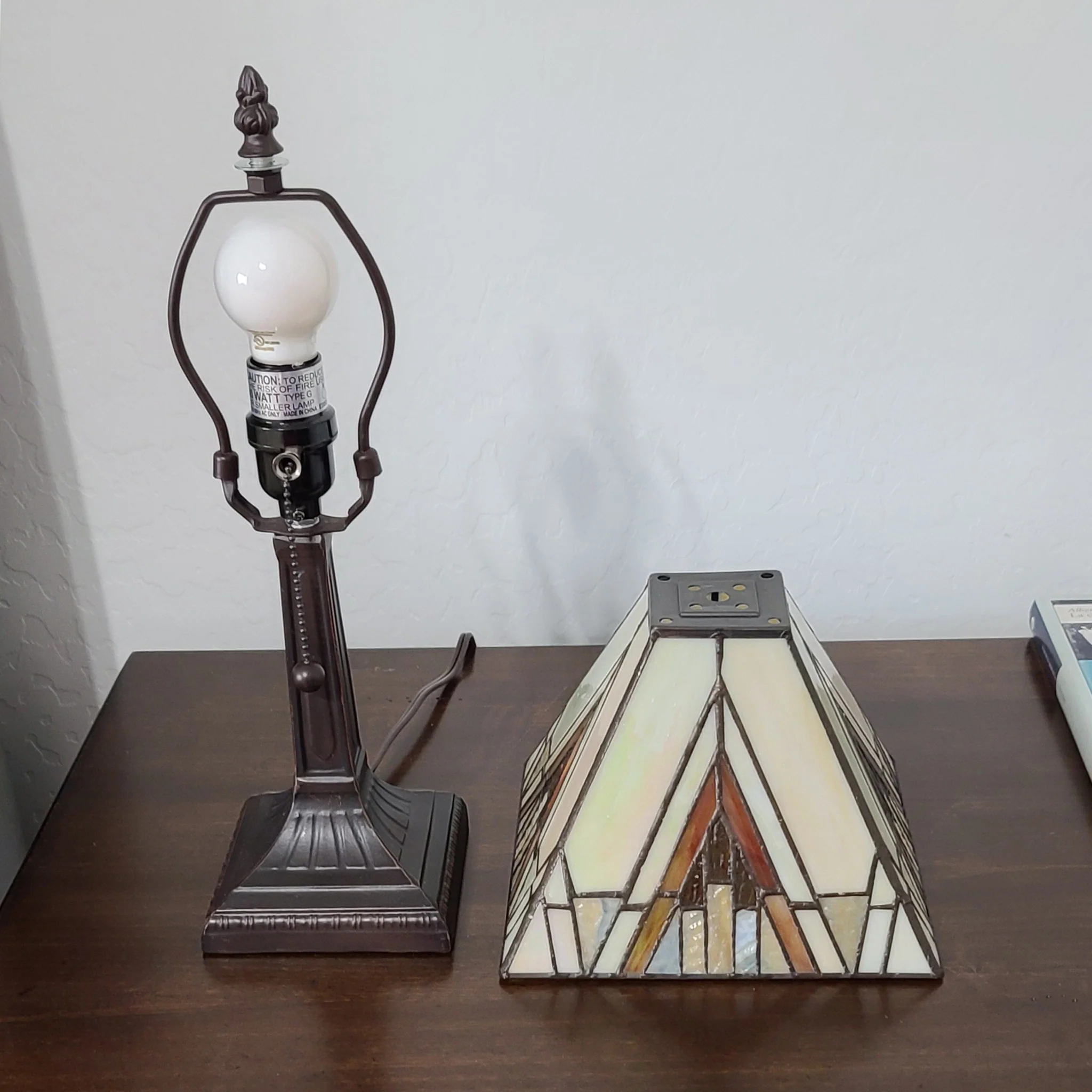 15" Tiffany Yellow and Amber Mission Style Table Lamp By Homeroots - Image 4