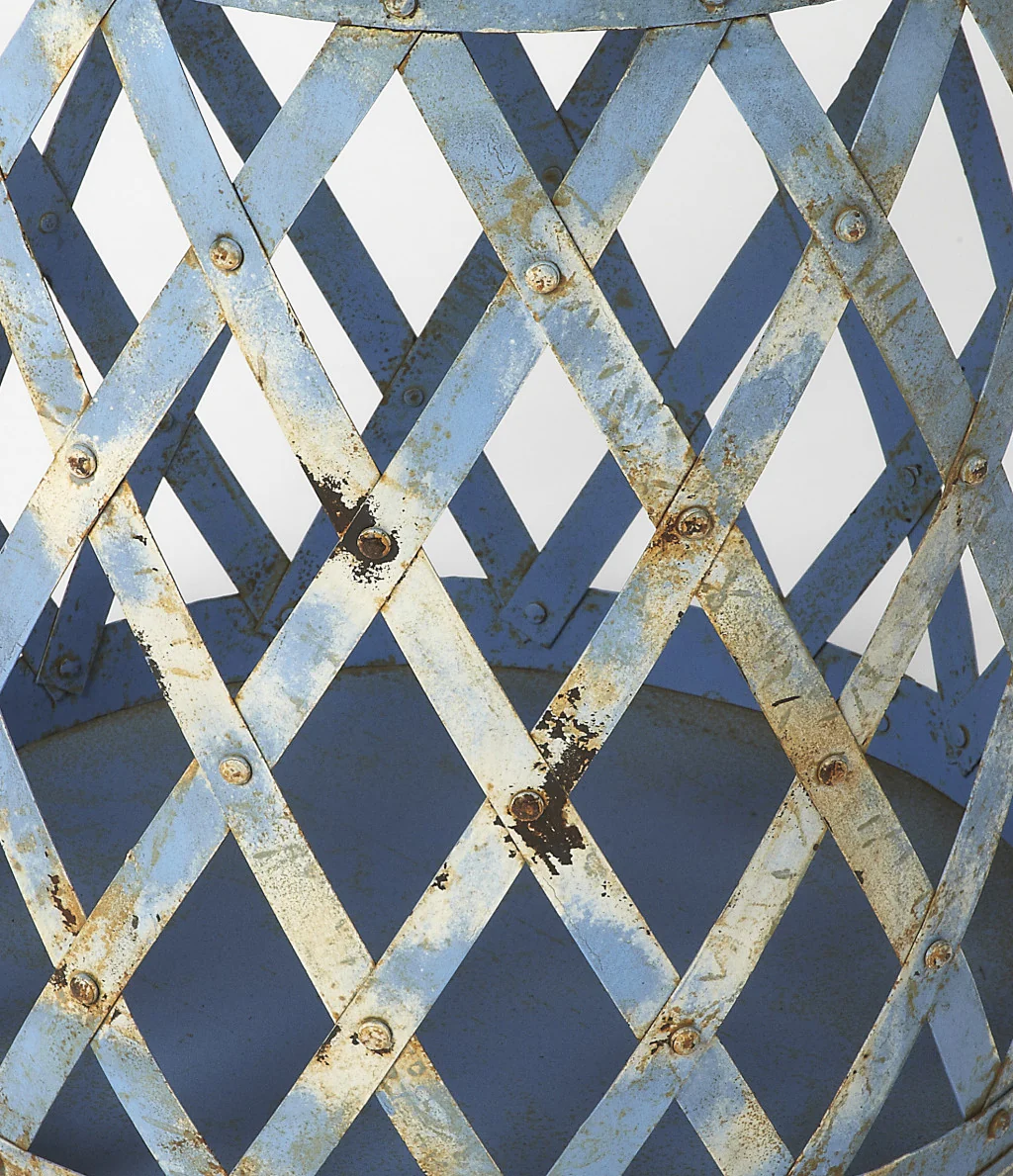 17" Rustic Blue Iron Lattice Round Top End Table By Homeroots - Image 5