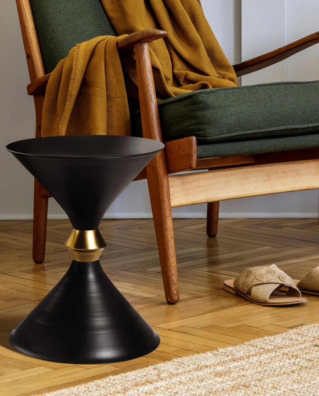 18" Black Iron Free Form End Table By Homeroots - Image 5