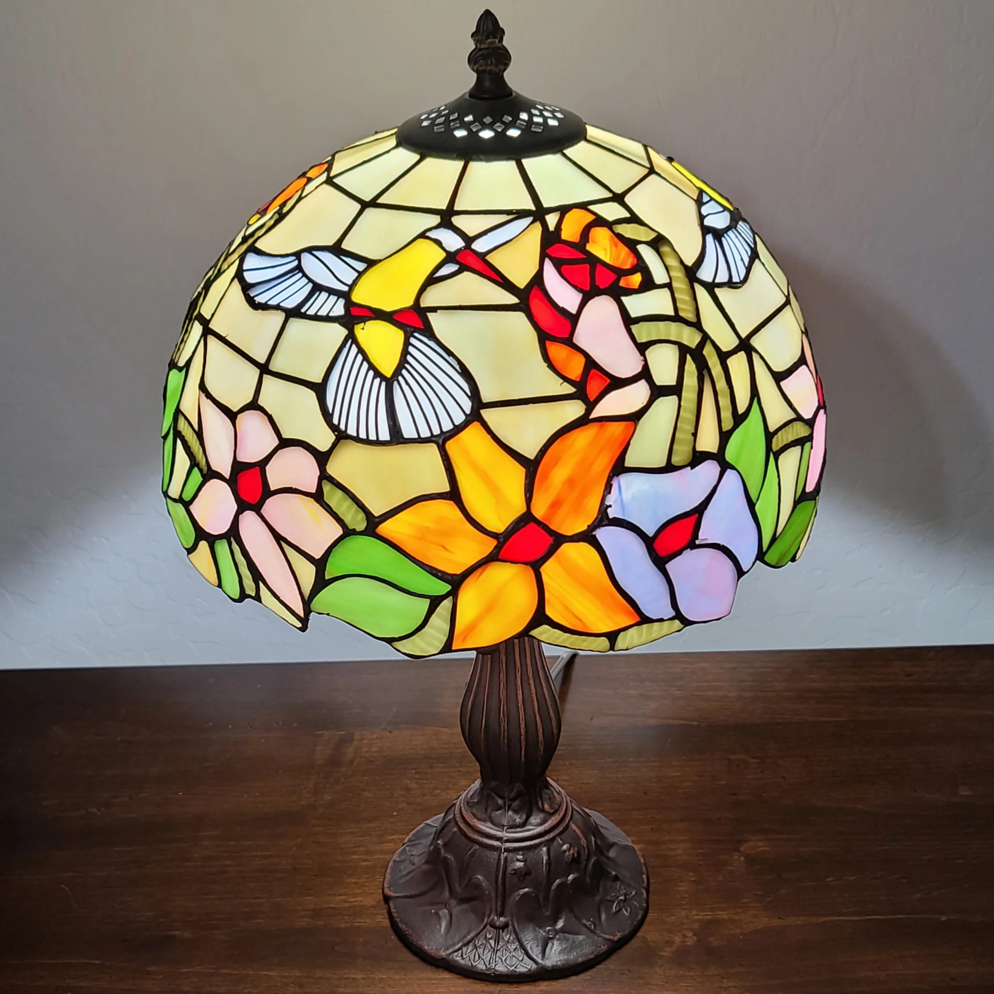 18" Tiffany Style Floral Table Lamp By Homeroots - Image 5