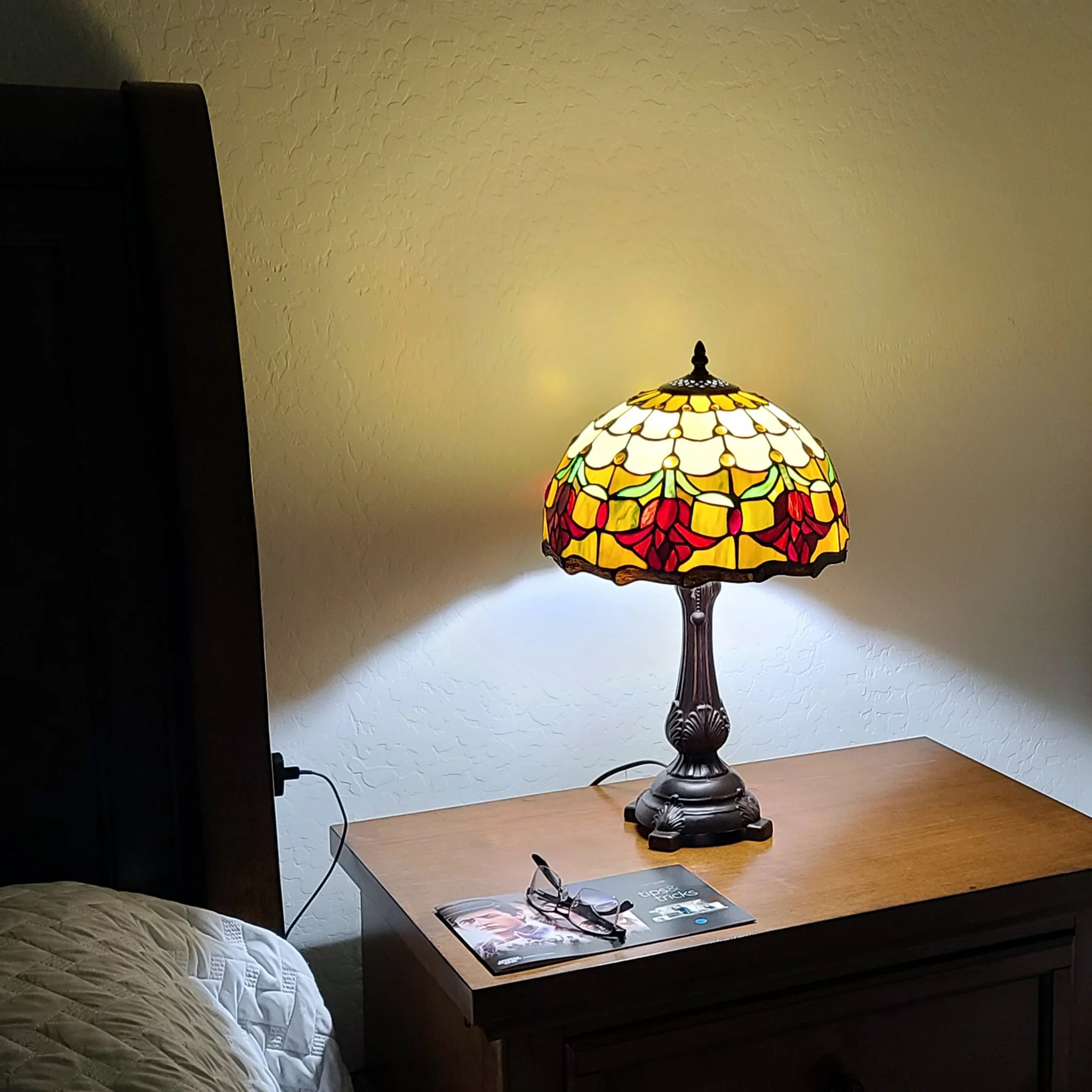 19" Tiffany Style Red Tulips Table Lamp By Homeroots - Image 3