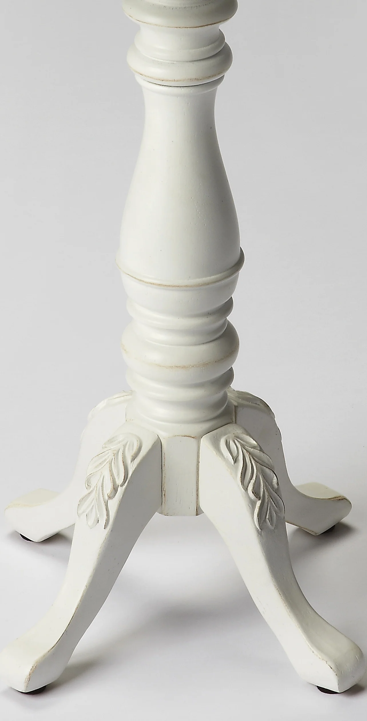 20" Cottage White Wood Floral Top End Table By Homeroots - Image 5
