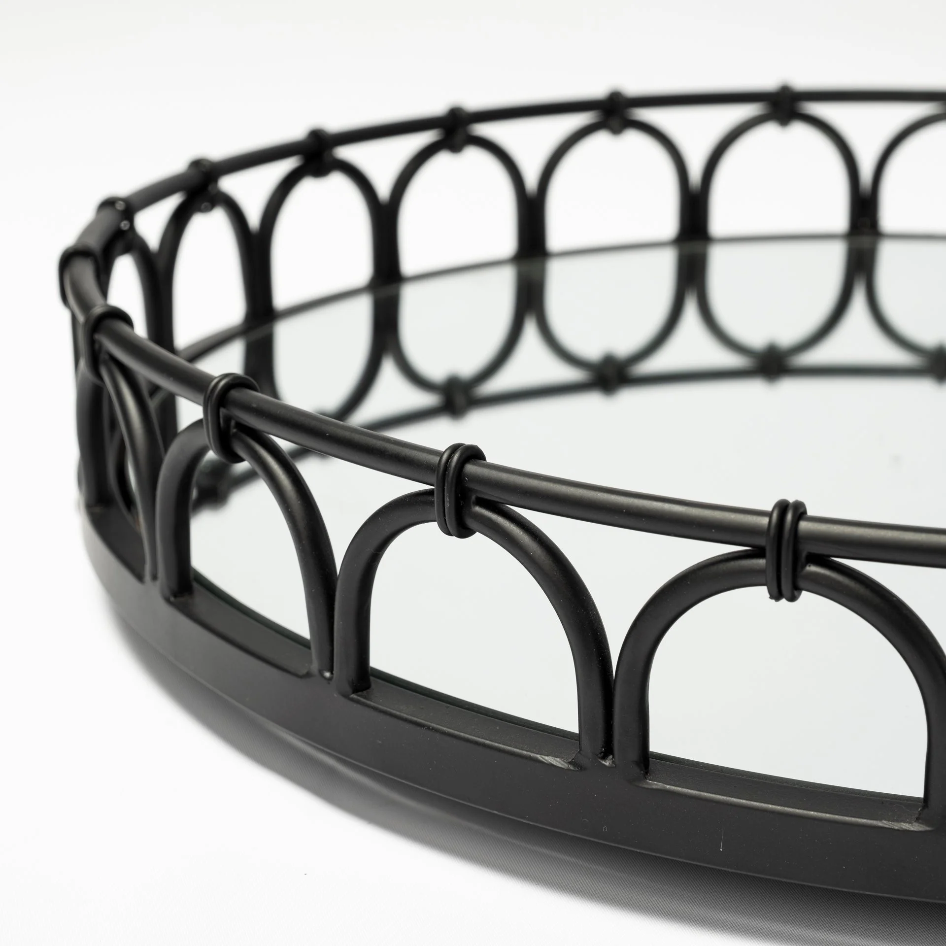 20' Matte Black Metal Half Circles And Mirrored Glass Round Tray By Homeroots - Image 3