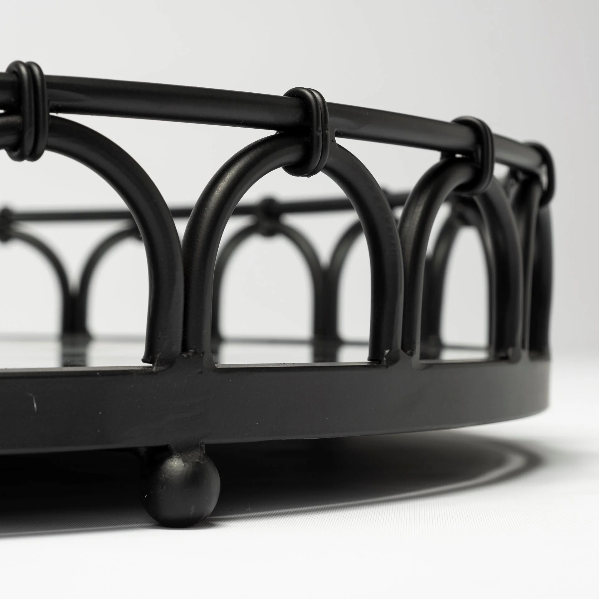 20' Matte Black Metal Half Circles And Mirrored Glass Round Tray By Homeroots - Image 4