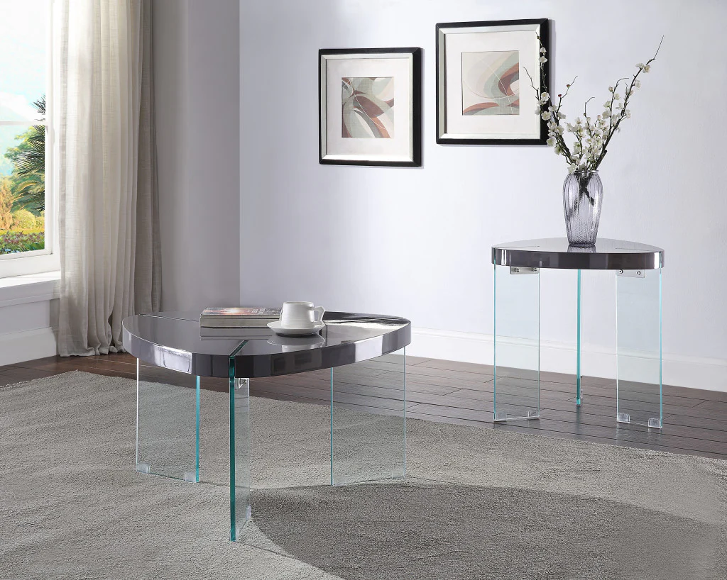 23" Clear And Gray Manufactured Wood And Glass Triangular End Table By Homeroots - Image 6