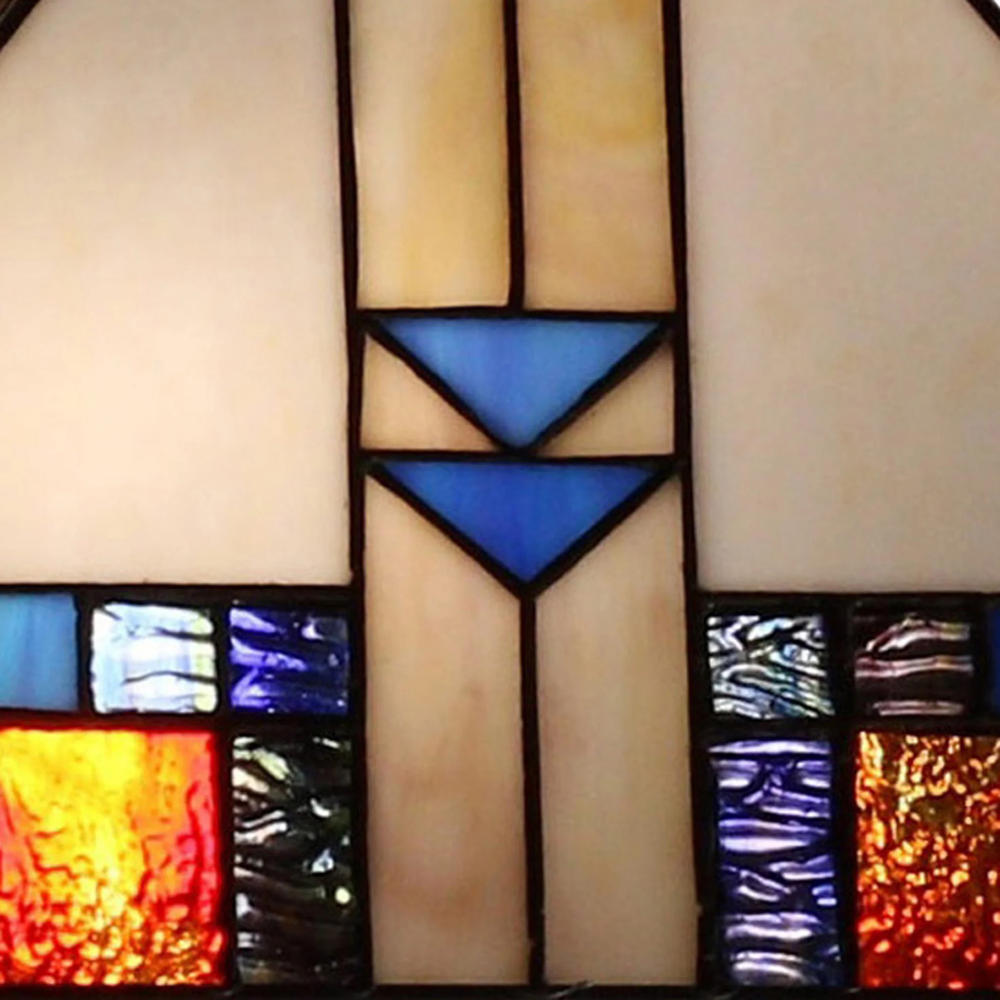 23" Cream Amber and Teal Arrow Stained Glass Two Light Mission Style Table Lamp By Homeroots - Image 4