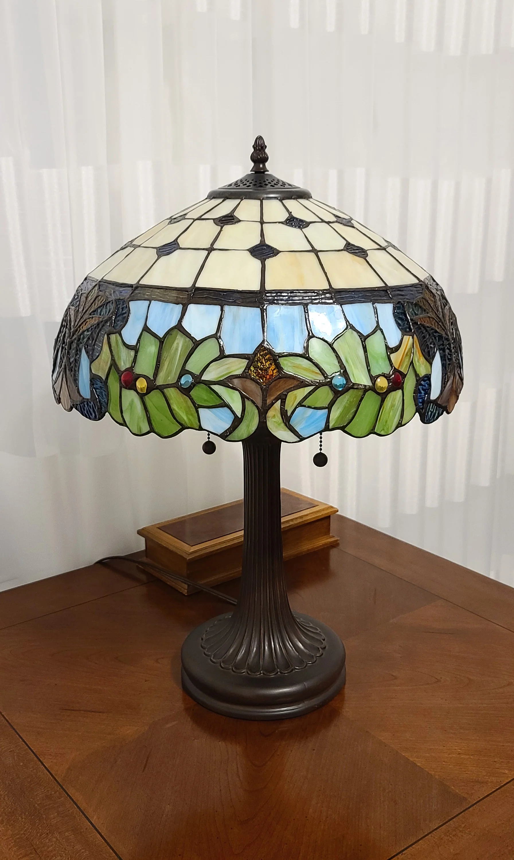 23" Stained Glass Two Light Jeweled Floral Accent Table Lamp By Homeroots - Image 3