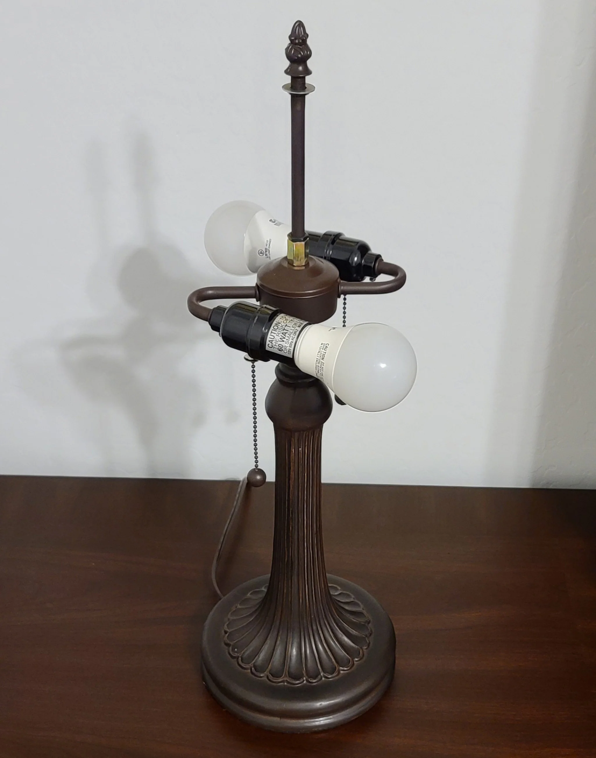 23" Stained Glass Two Light Vintage Antique Accent Table Lamp By Homeroots - Image 5