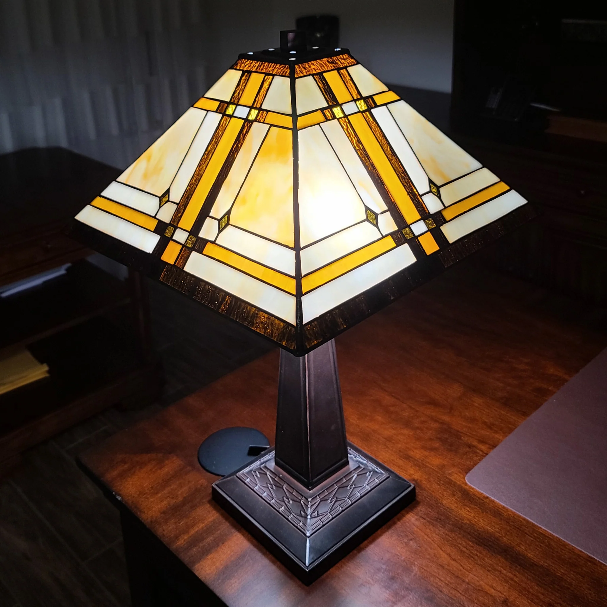 23" White Amber and Brown Stained Glass Two Light Mission Style Table Lamp By Homeroots - Image 3
