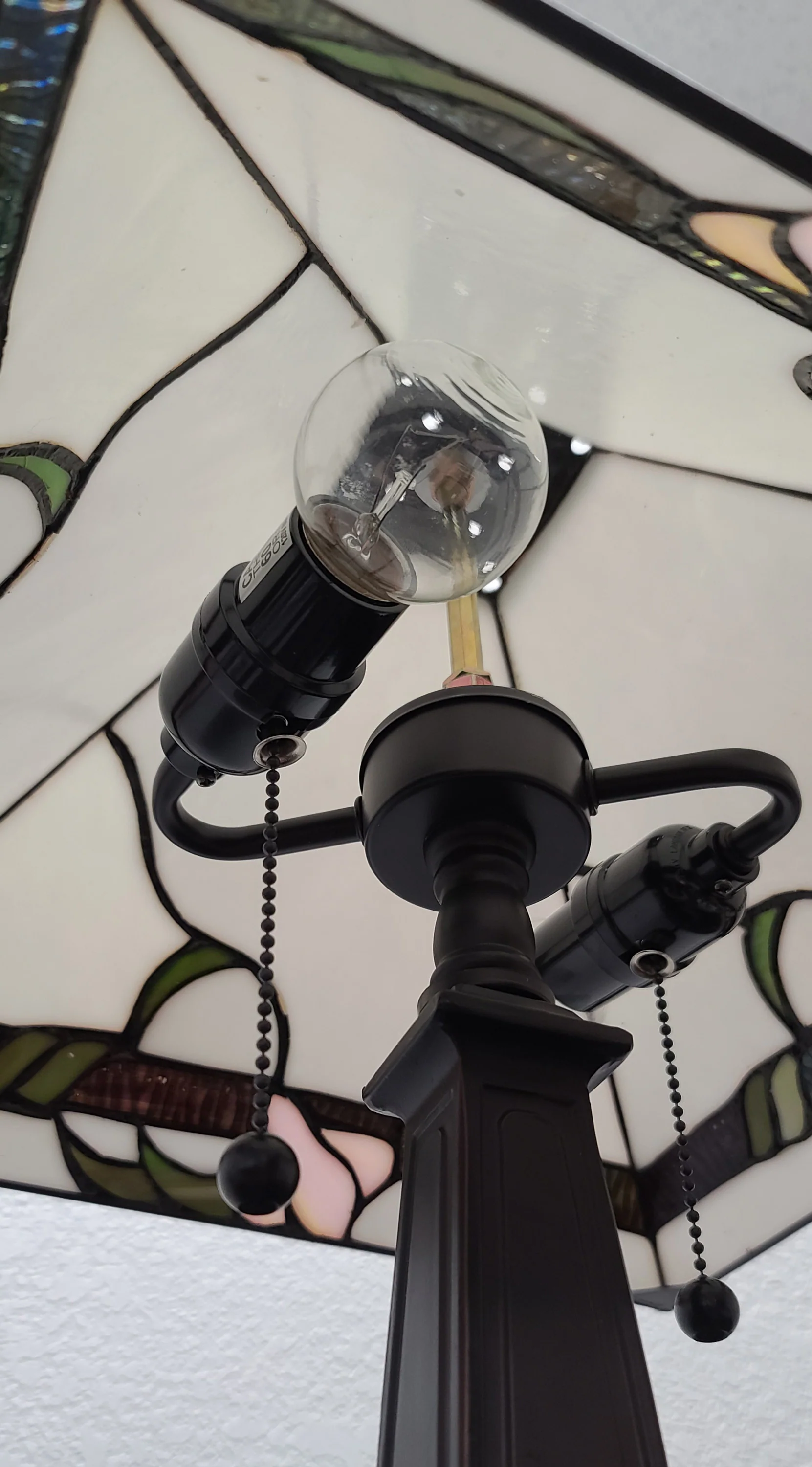 23" White Stained Glass Floral Two Light Mission Style Table Lamp By Homeroots - Image 4