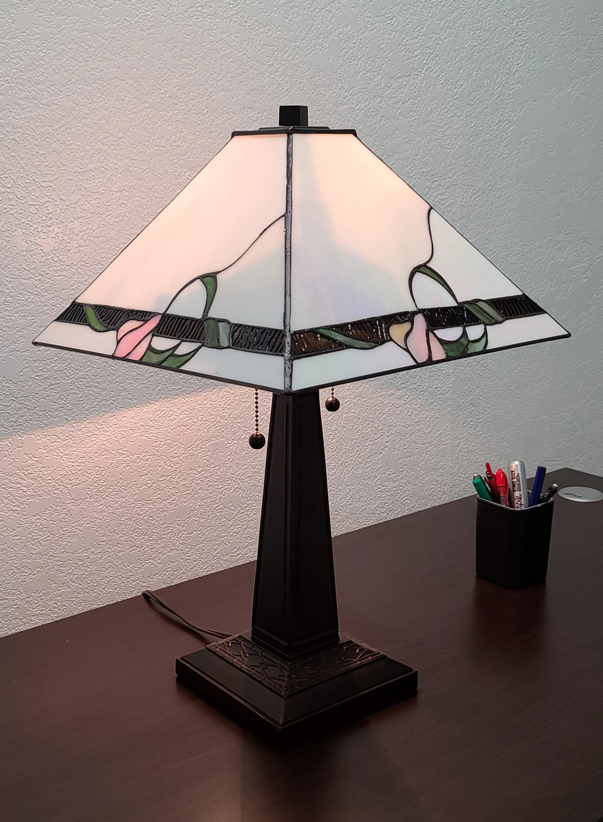23" White Stained Glass Floral Two Light Mission Style Table Lamp By Homeroots - Image 5