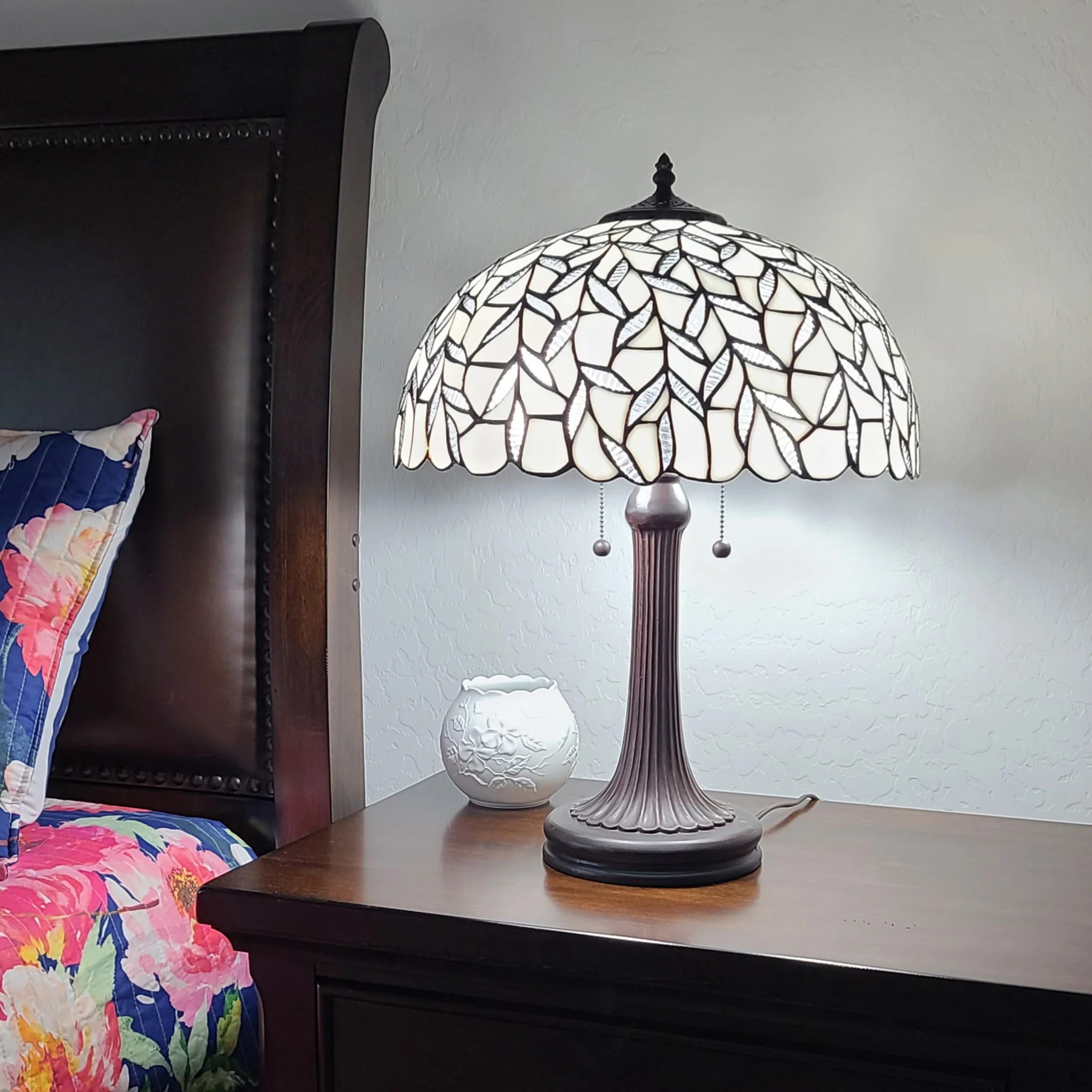 24" Stained Glass Leafy Vintage Accent Table Lamp By Homeroots - Image 3