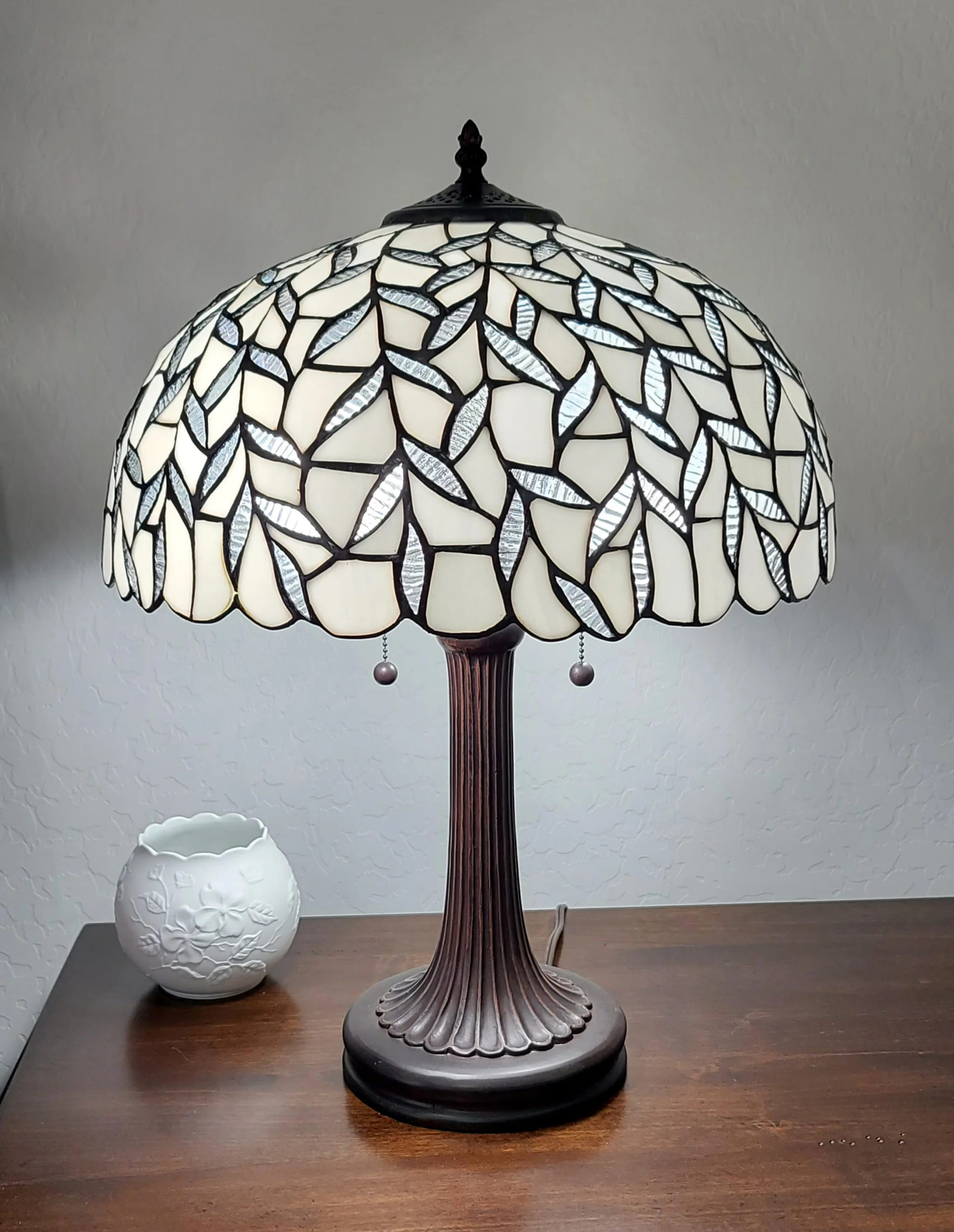 24" Stained Glass Leafy Vintage Accent Table Lamp By Homeroots - Image 6