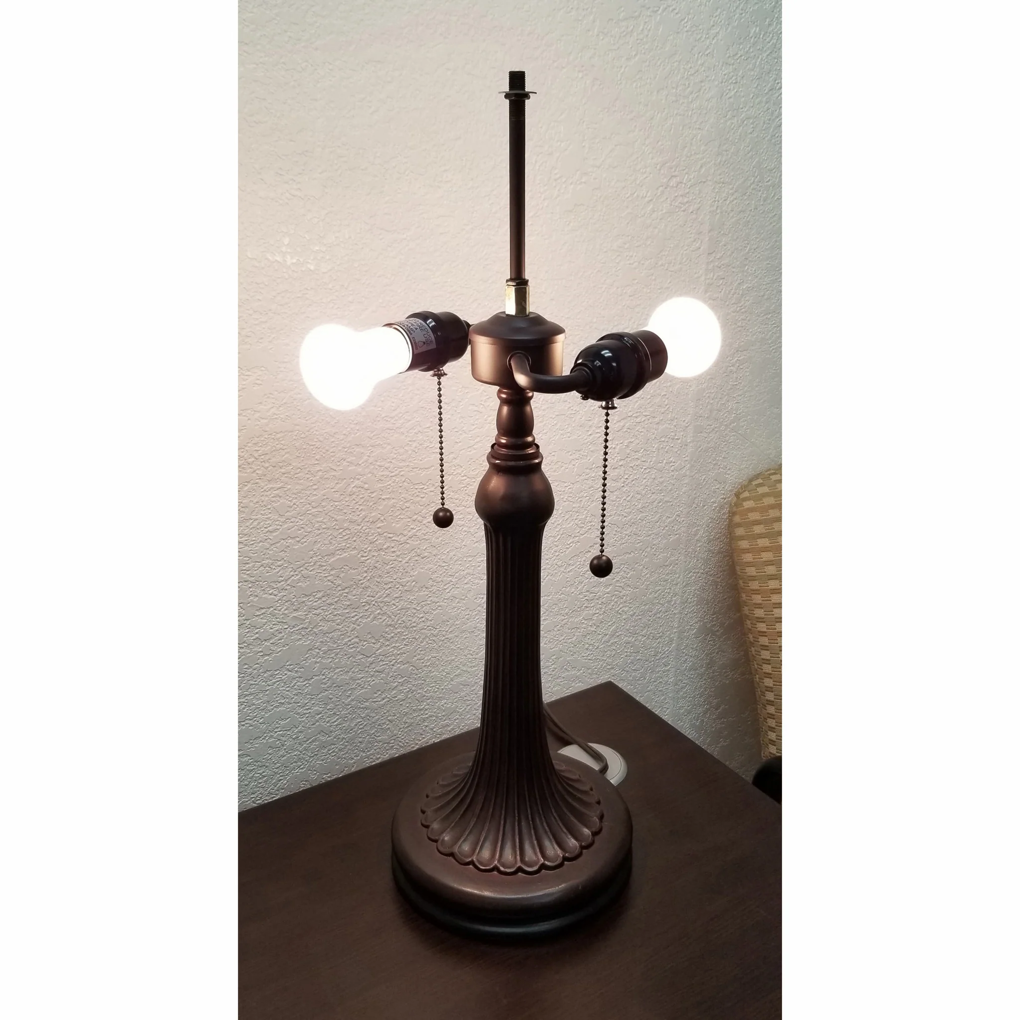 24" Stained Glass Red Roses Accent Table Lamp By Homeroots - Image 4