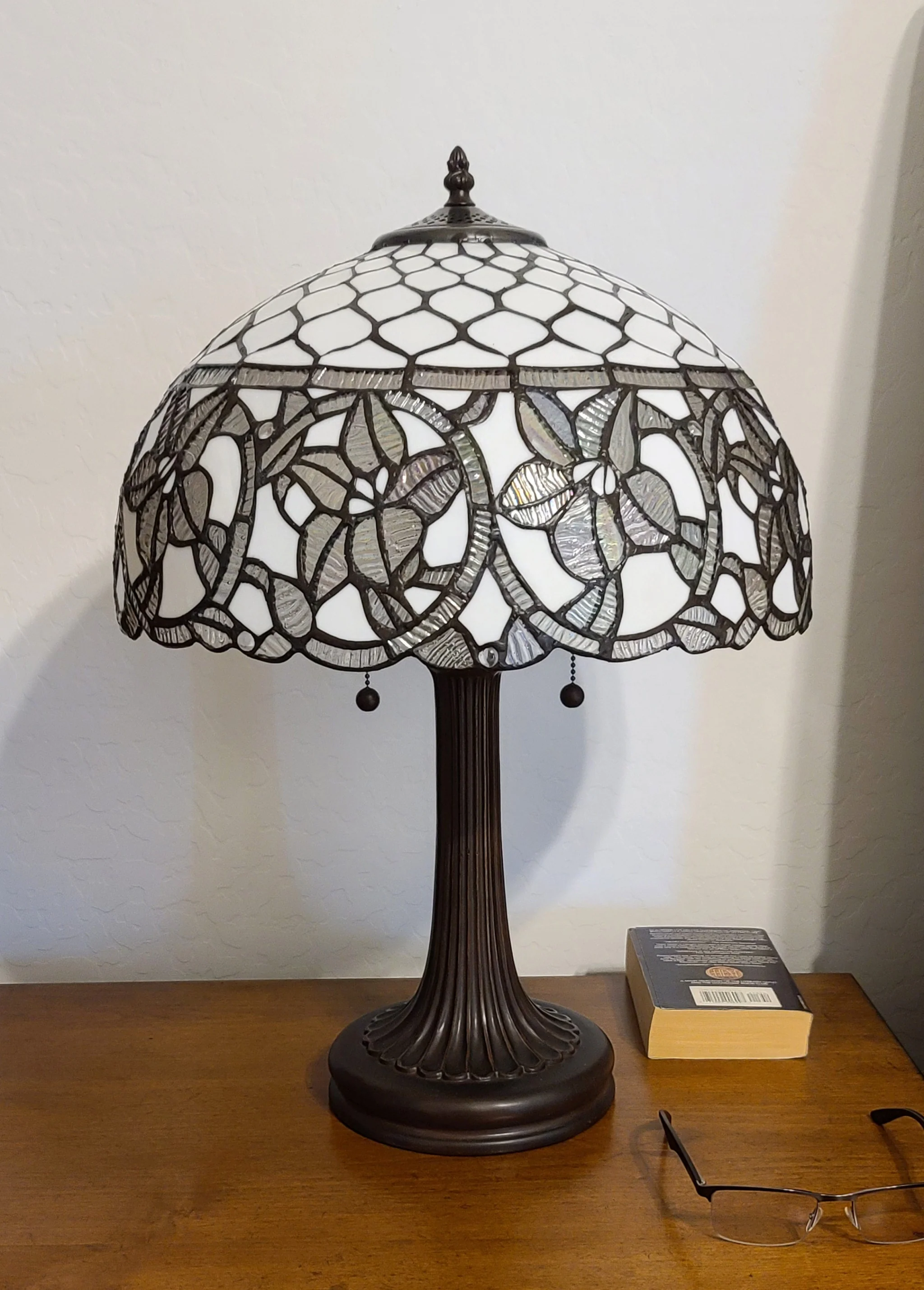 24" Stained Glass Two Light Flowery Accent Table Lamp By Homeroots - Image 2