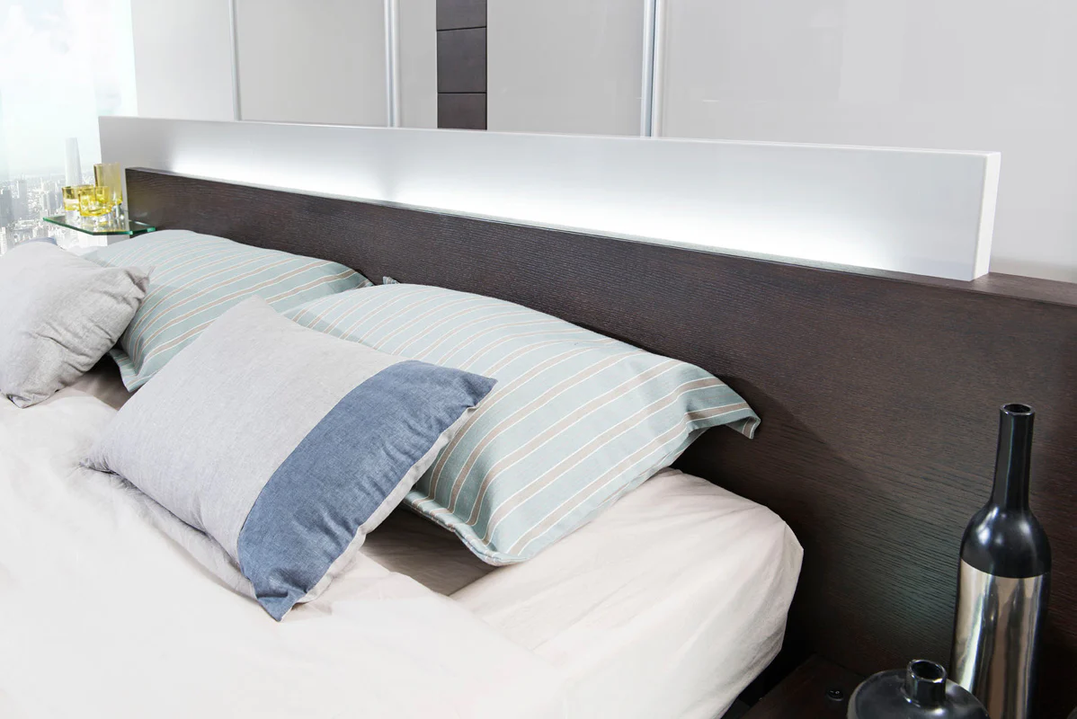 34" Brown Oak Veneer And Mdf Queen Bed With Storage By Homeroots - Image 4