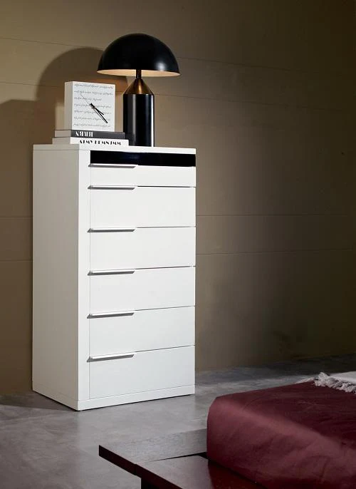 34" Lacquer Mdf Platform Queen Bed By Homeroots - Image 2