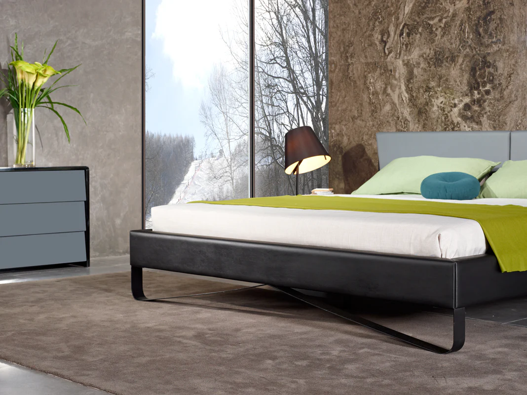 37' Grey And Black Leatherette And Metal Queen Bed By Homeroots - Image 5