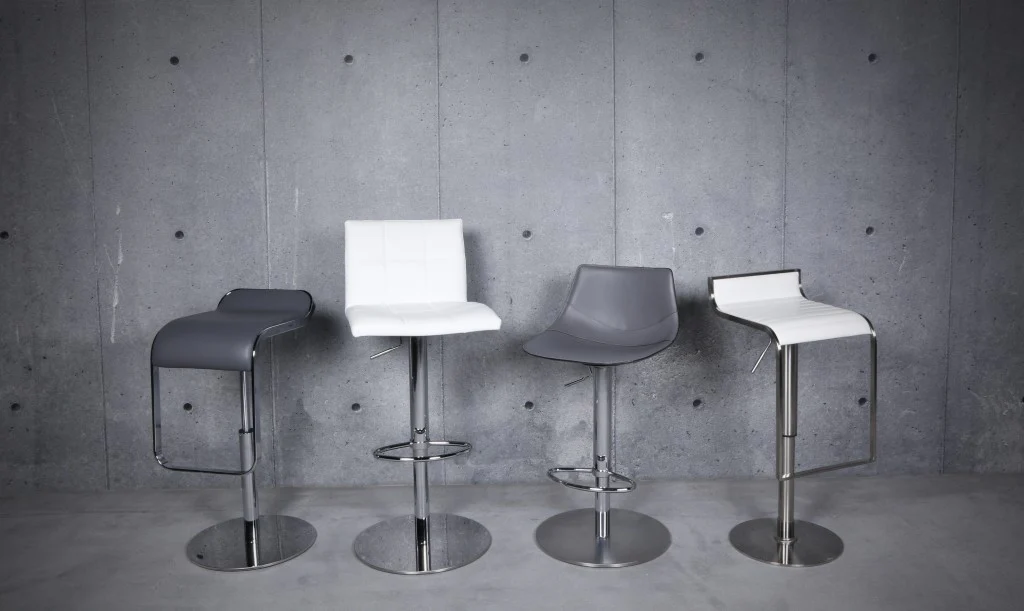 40" Gray And Silver Steel Swivel Low Back Bar Height Chair With Footrest By Homeroots - Image 7