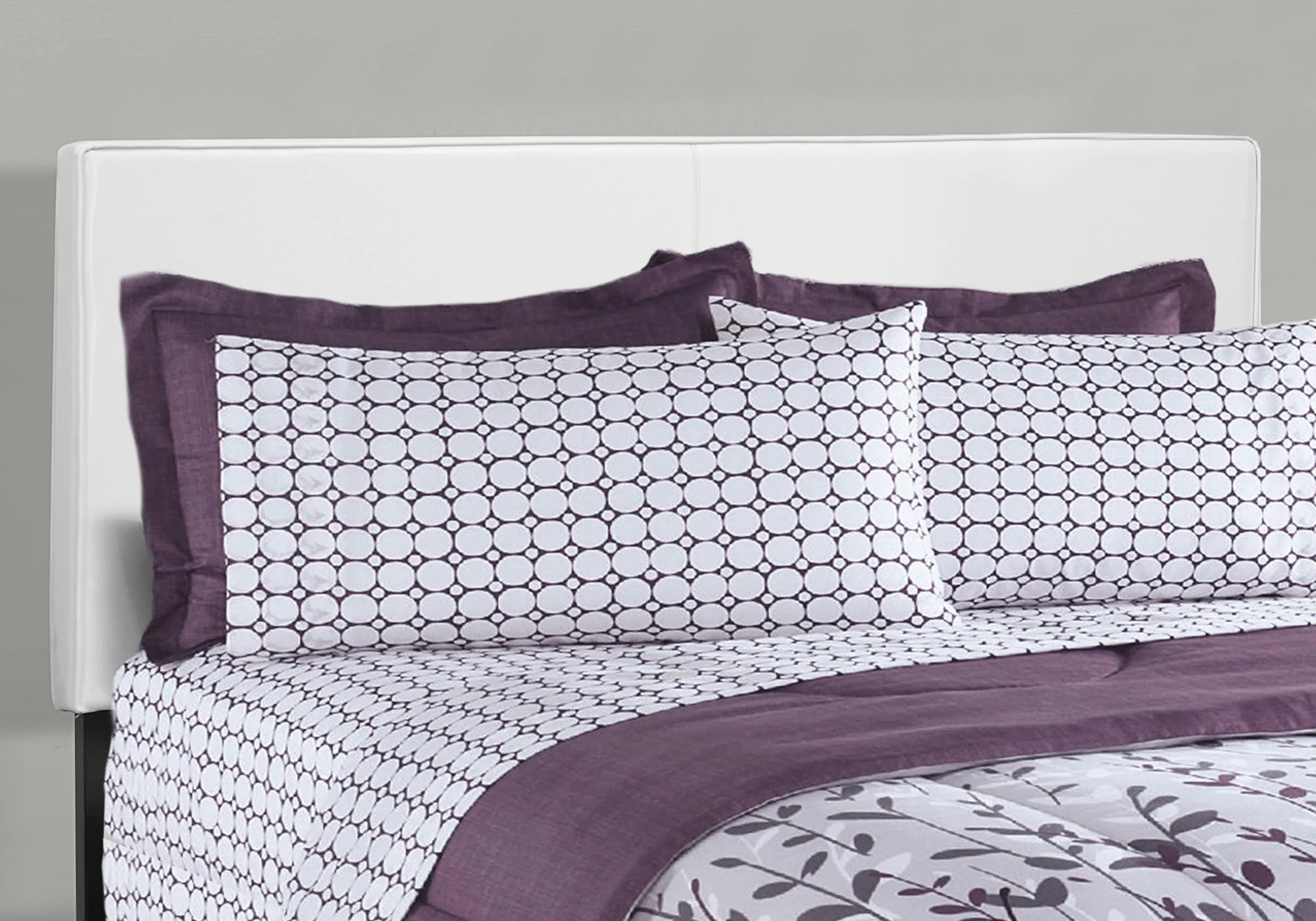 45.75" White Solid Wood Mdf And Foam Queen Size Bed With Leather Look By Homeroots - Image 3