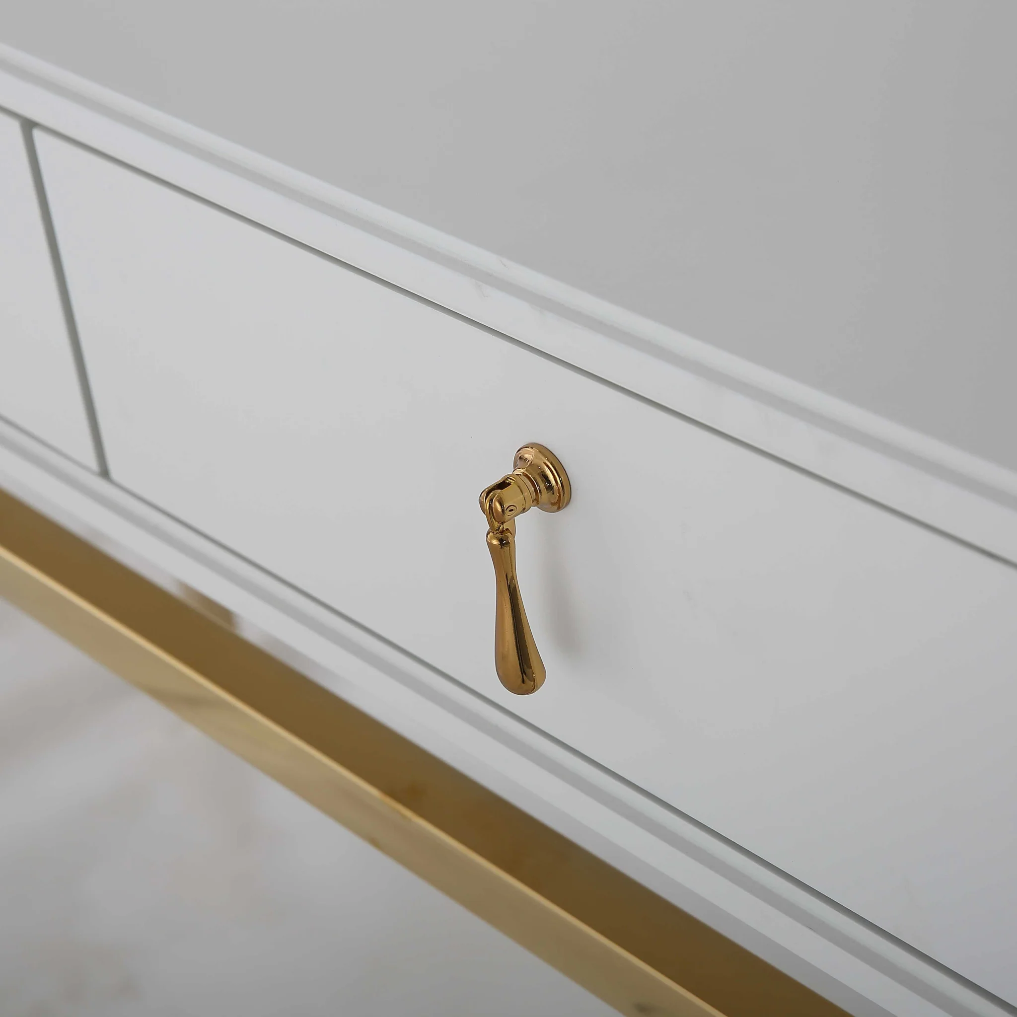47" White and Gold Wood and Manufactured Wood Blend Mirrored Console Table With Storage By Homeroots - Image 8