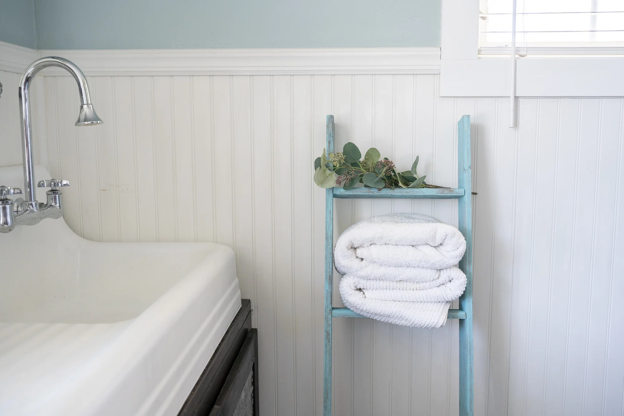 5 Step Rustic Turquoise Wood Ladder Shelf By Homeroots - Image 4