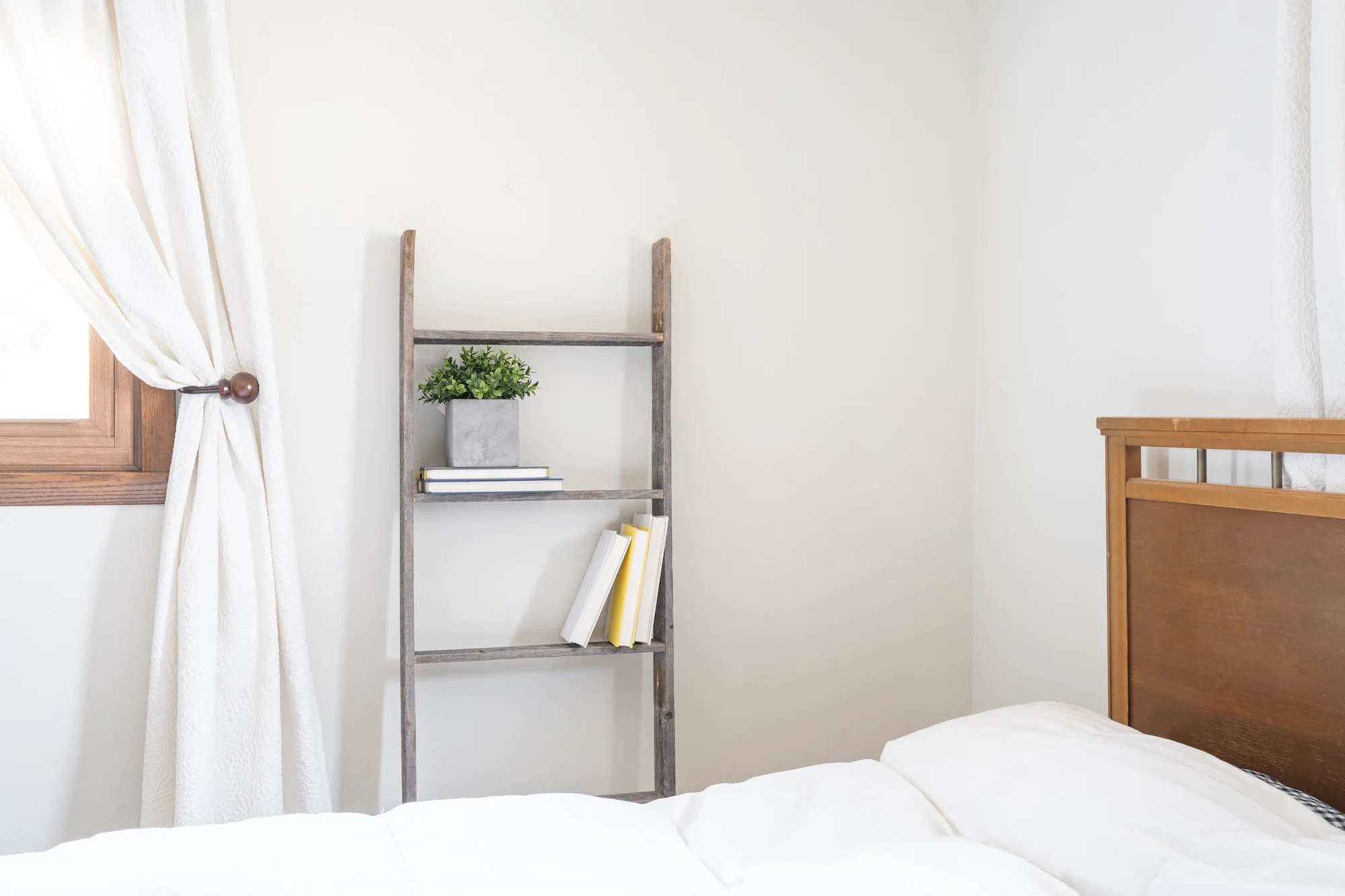 5 Step Rustic Weathered Grey Wood Ladder Shelf By Homeroots - Image 4