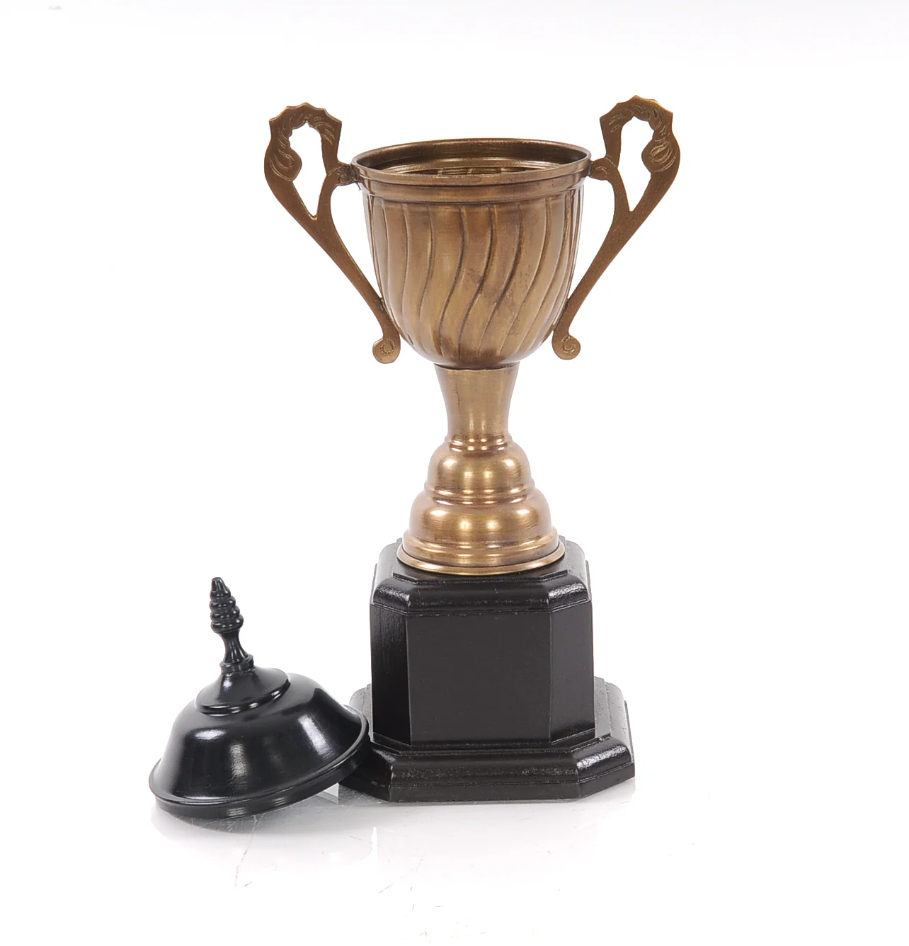 Alum Wooden Trophy Big By Homeroots - Image 3