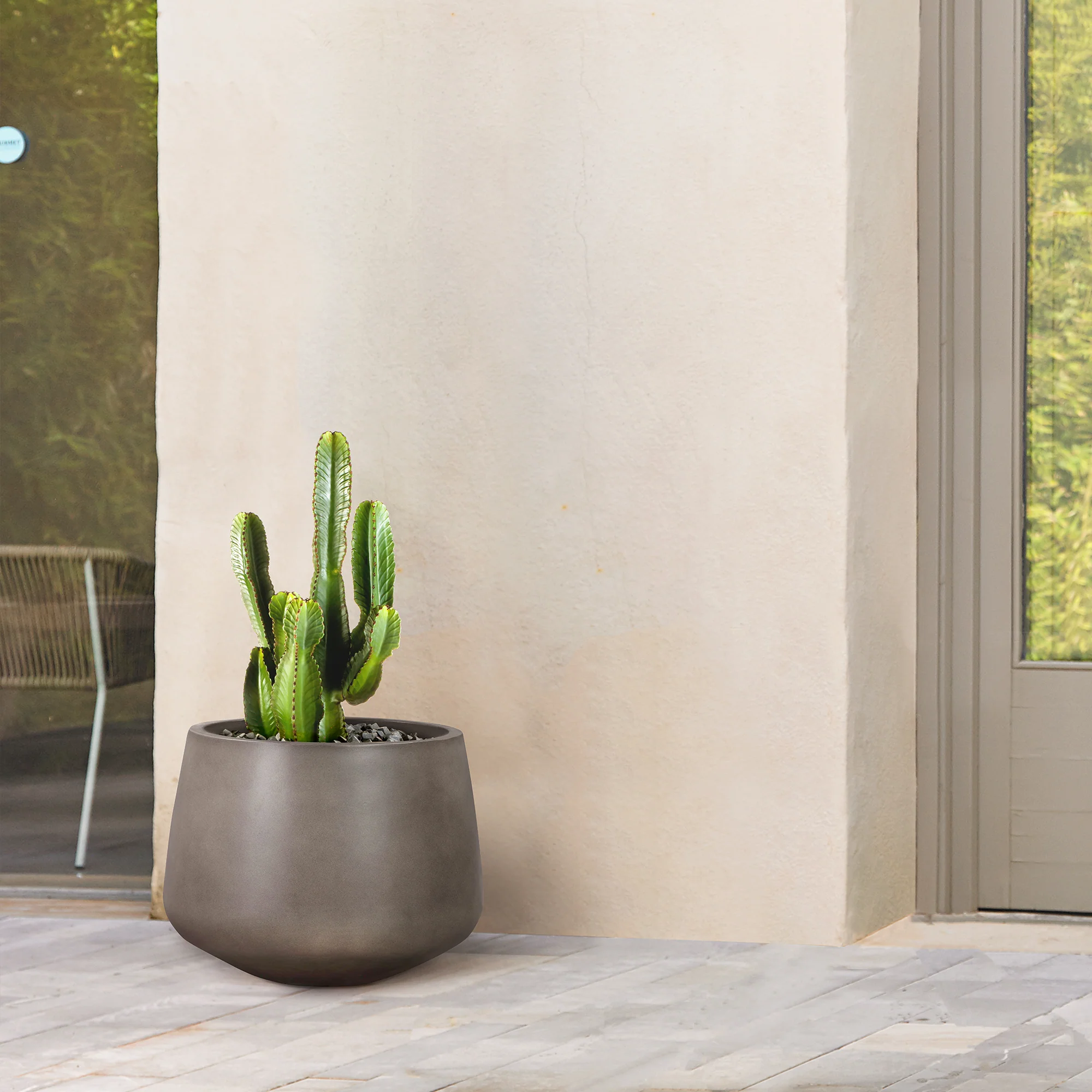 Amethyst Large Round Lightweight Concrete Indoor or Outdoor Planter in grey By Armen Living - Image 3