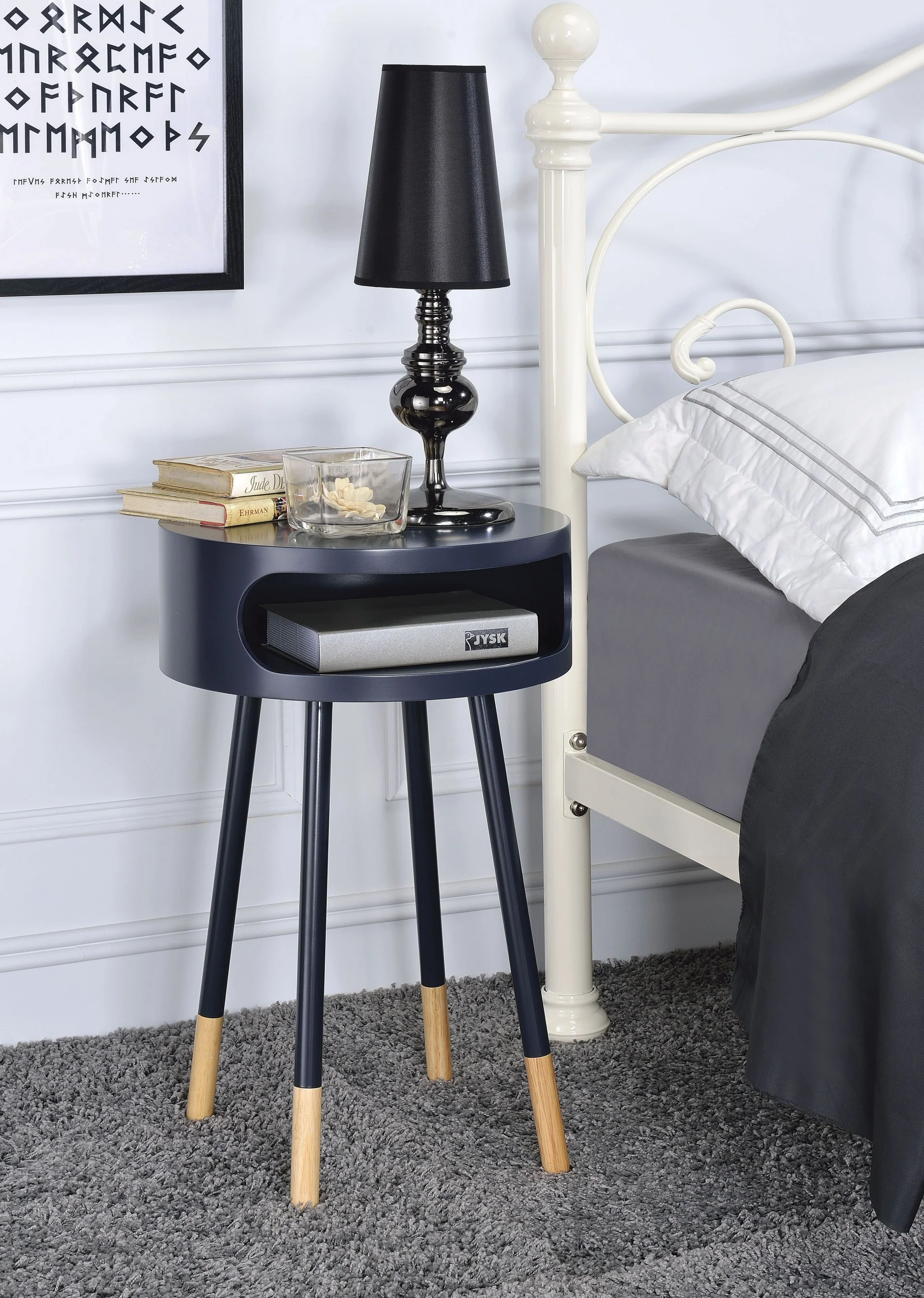 Bentwood Black Retro Round Wooden End Table By Homeroots - Image 4