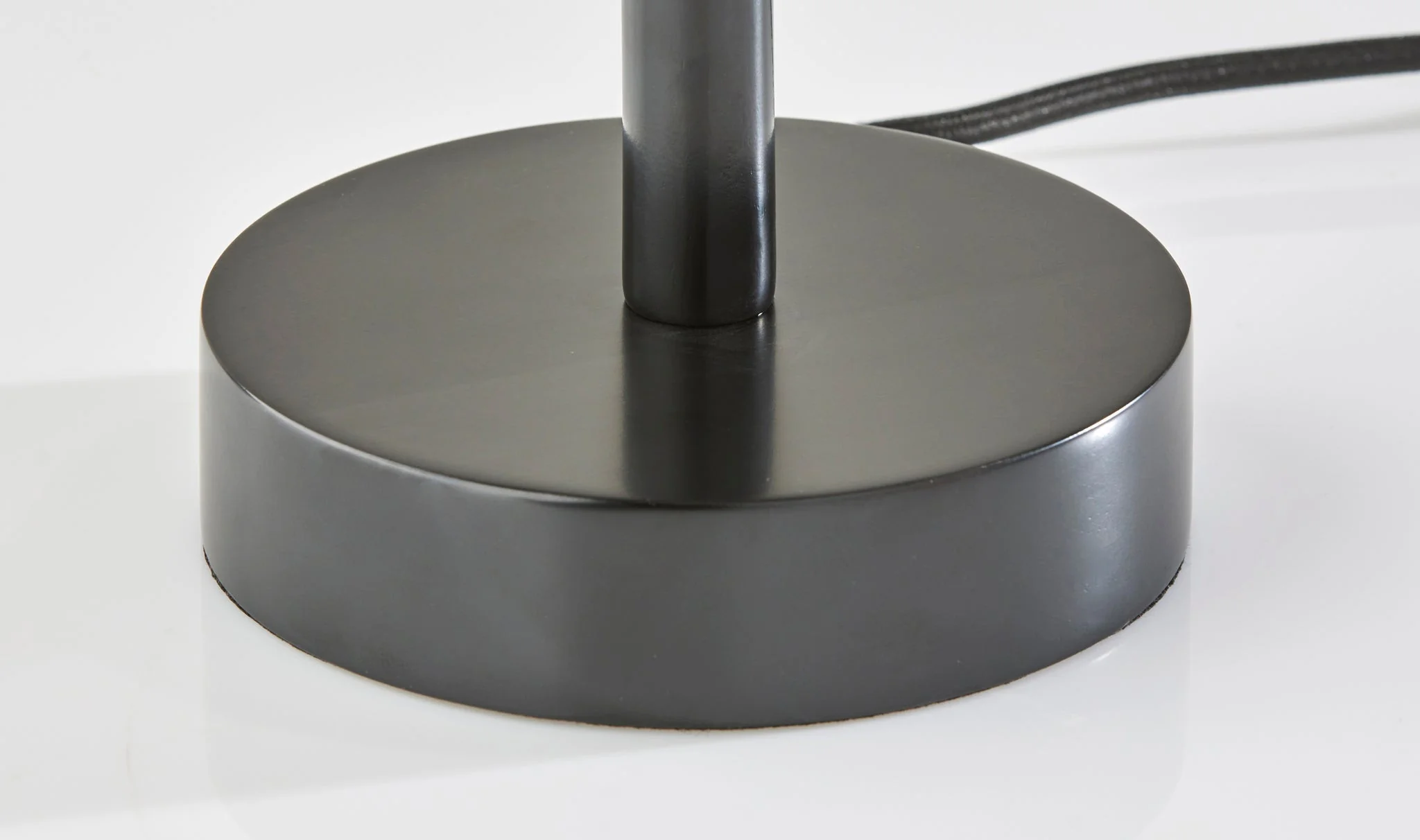 Black Solid Wood Round Table Lamp With Gray Drum Shade By Homeroots - Image 2