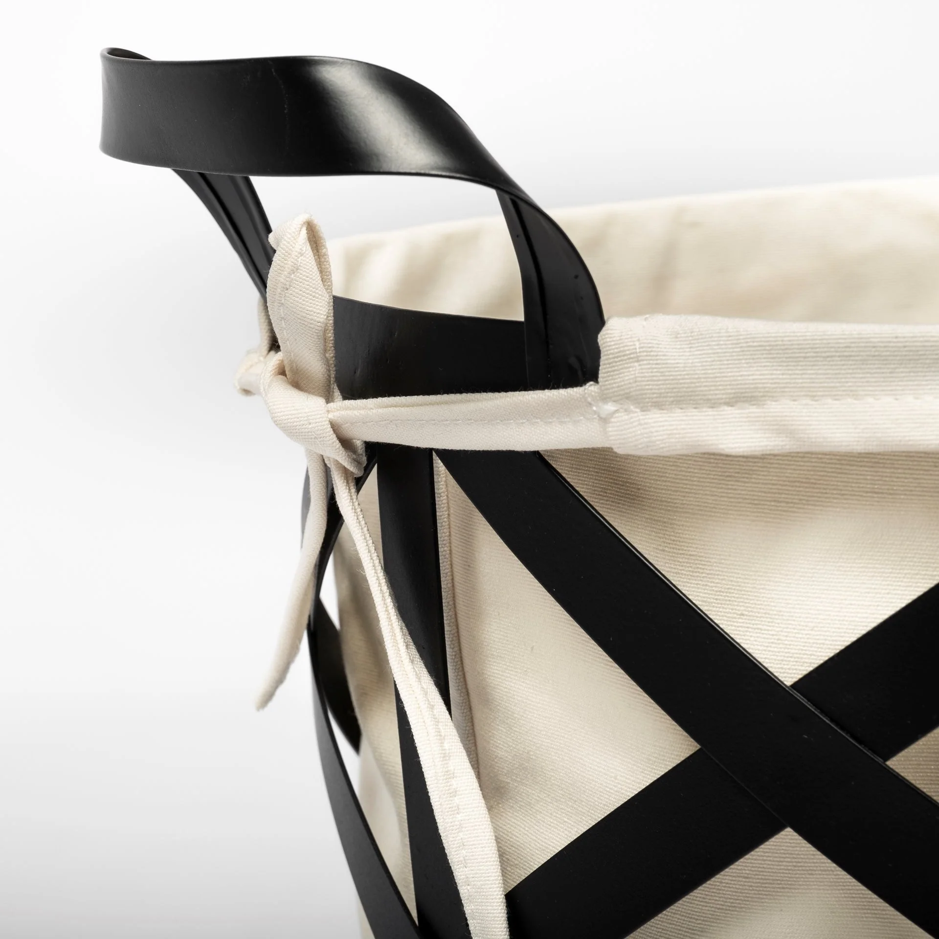 Black Woven Metal Basket with Cream Fabric Liner By Homeroots - Image 5