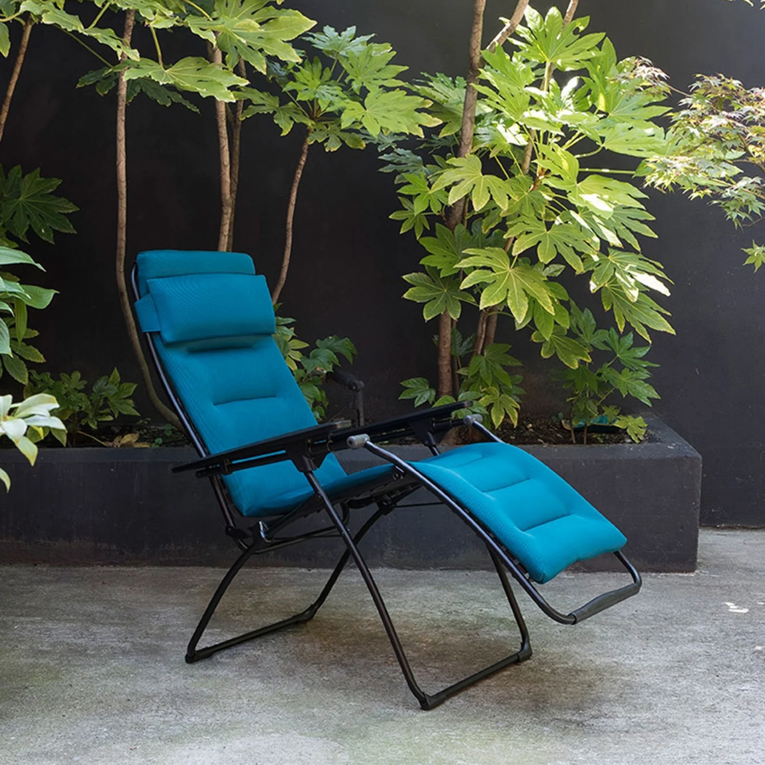 Blue Steel Outdoor Zero Gravity Chair with Blue Cushion By Homeroots - Image 2