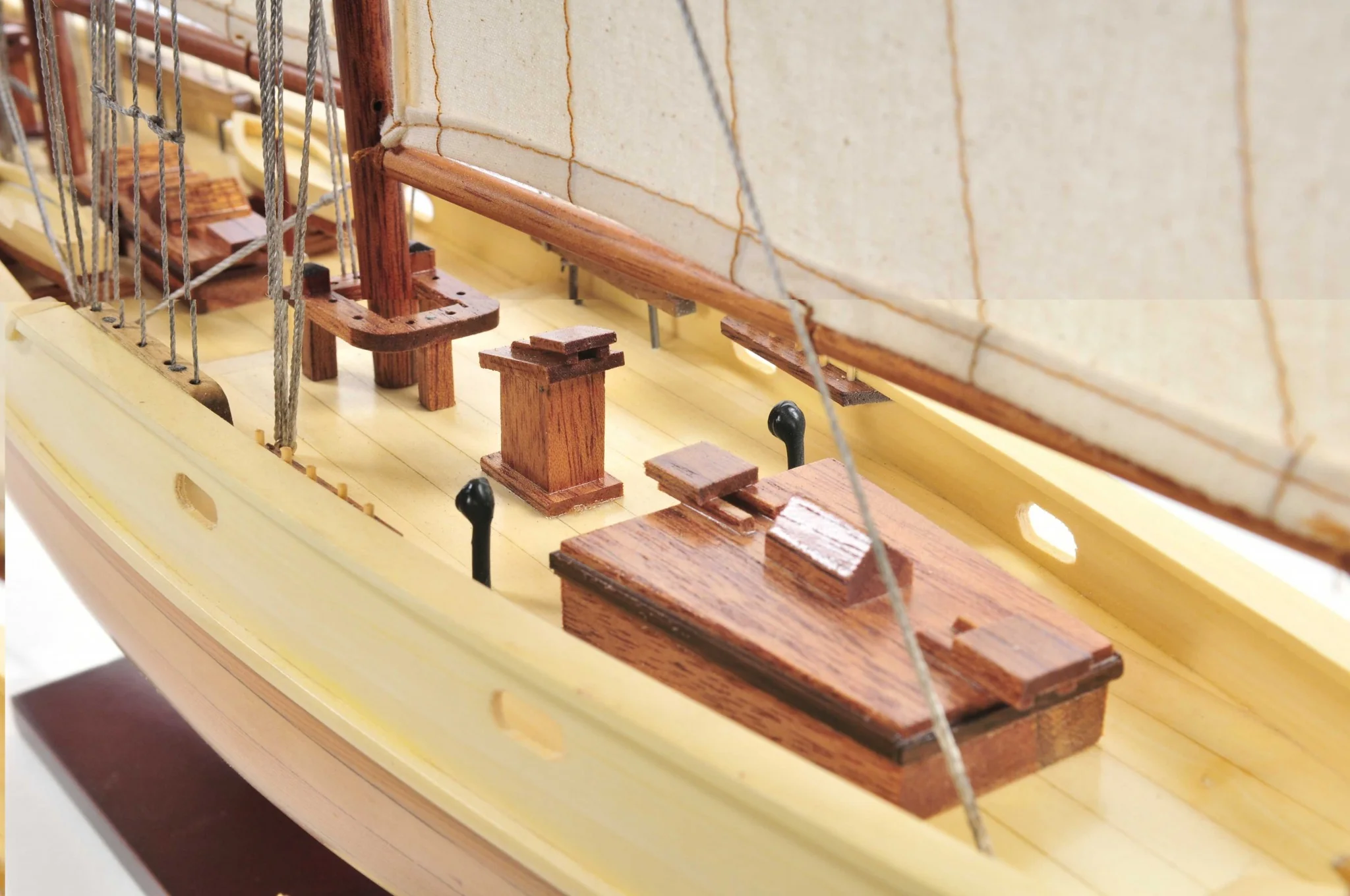 Bluenose Model in Light Brwon Finish By Homeroots - Image 5