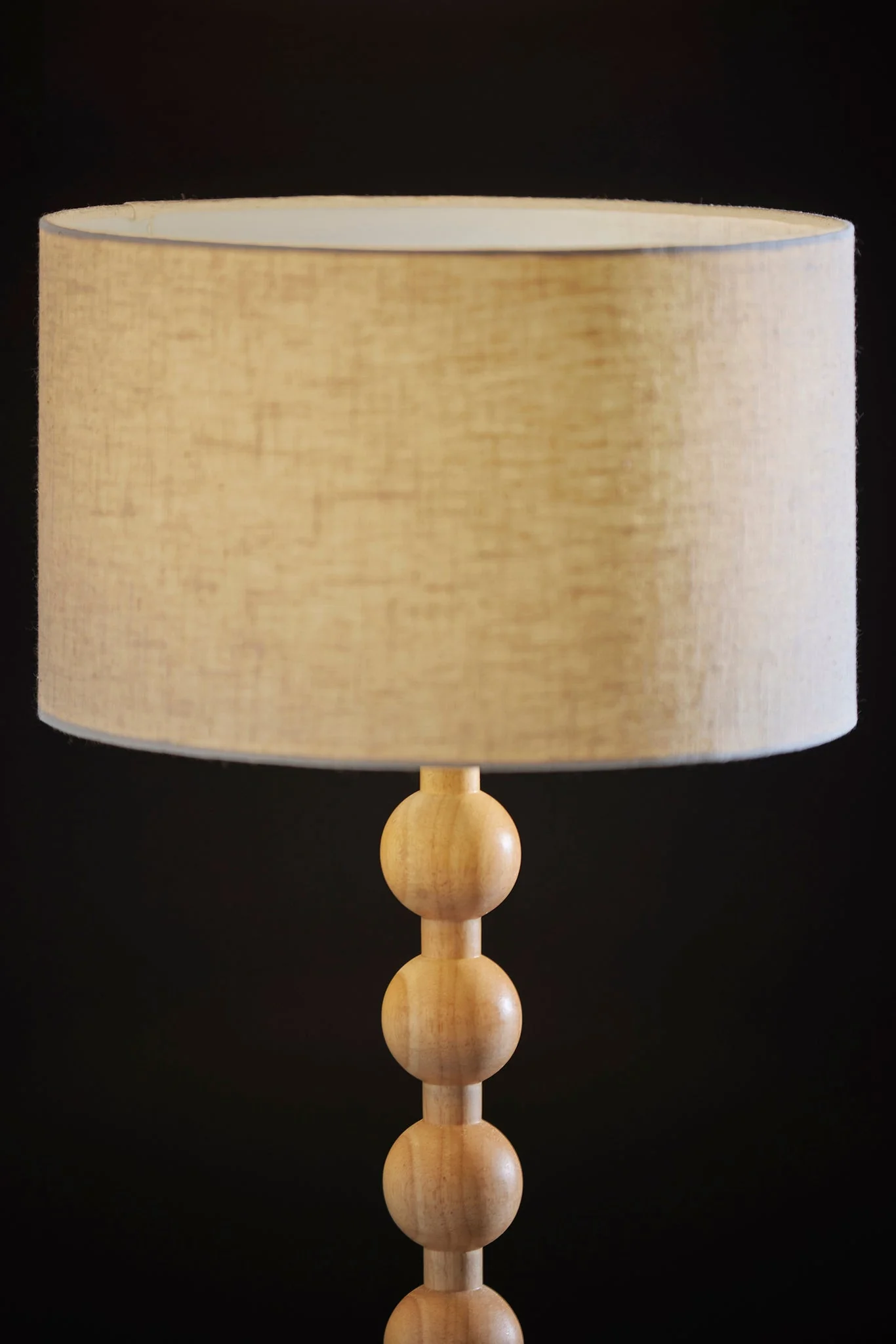 Brown Solid Wood Candlestick Table Lamp With Off White Drum Shade By Homeroots - Image 7