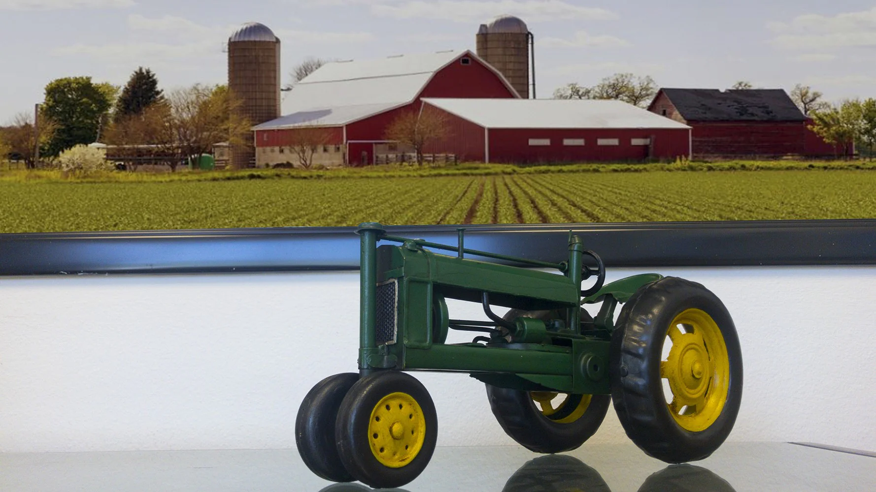 c1935 John Deere Model B Tractor Sculpture By Homeroots - Image 8