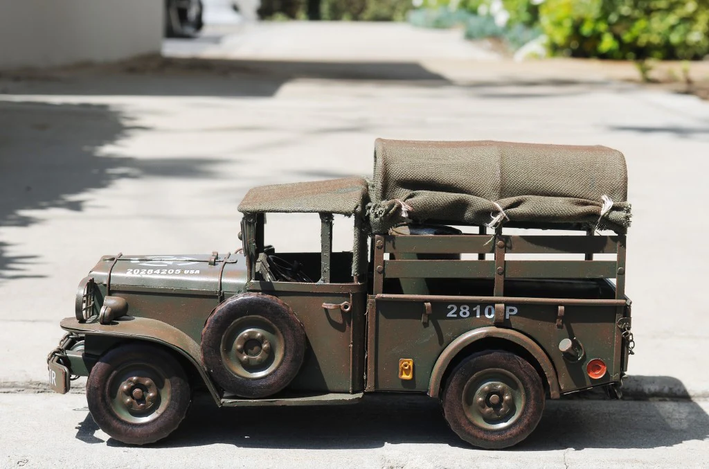 c1941 30 CWT Chevrolet 1533X2 Sculpture By Homeroots - Image 9