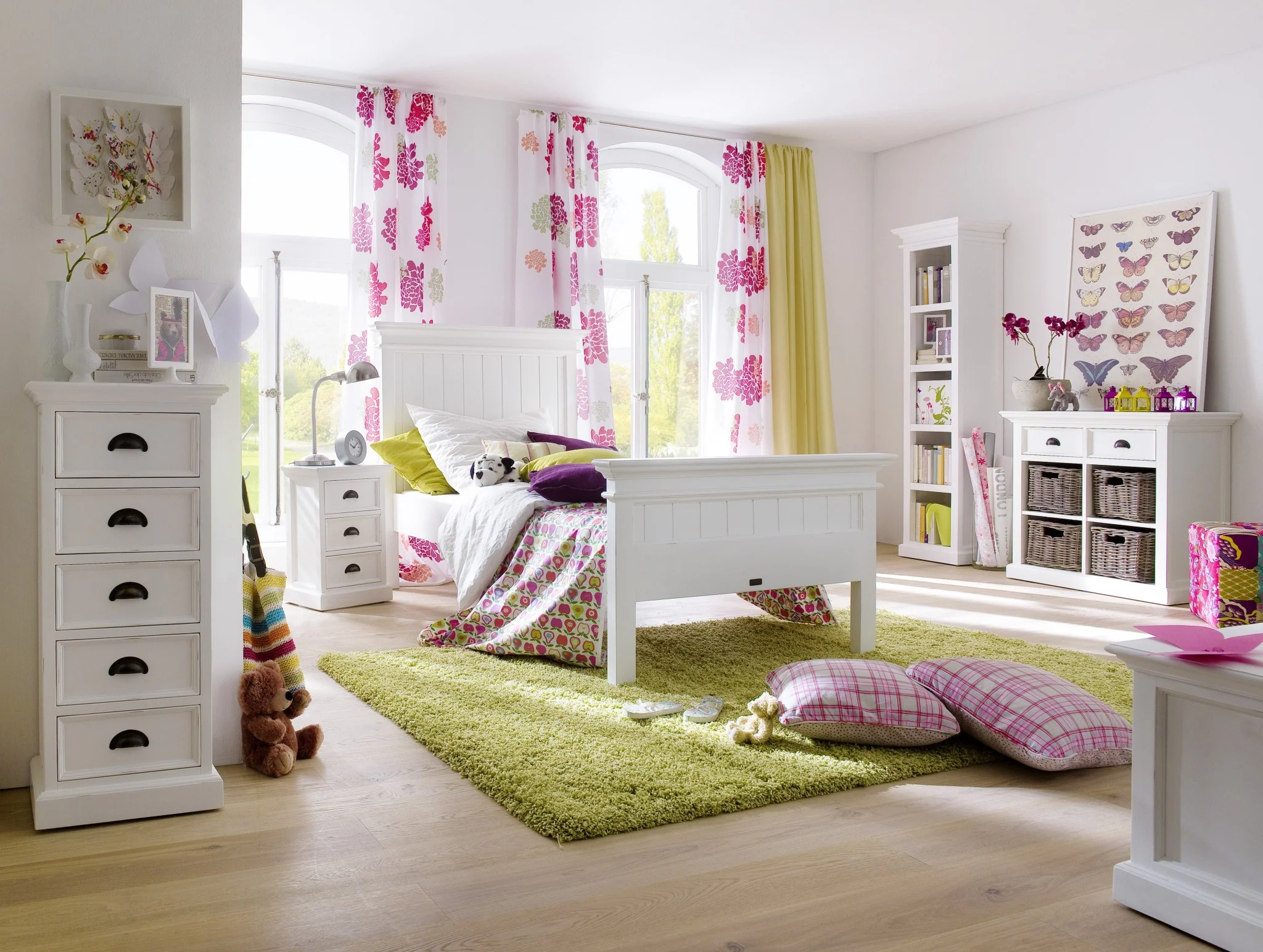 Classic White Bookshelf By Homeroots - Image 8