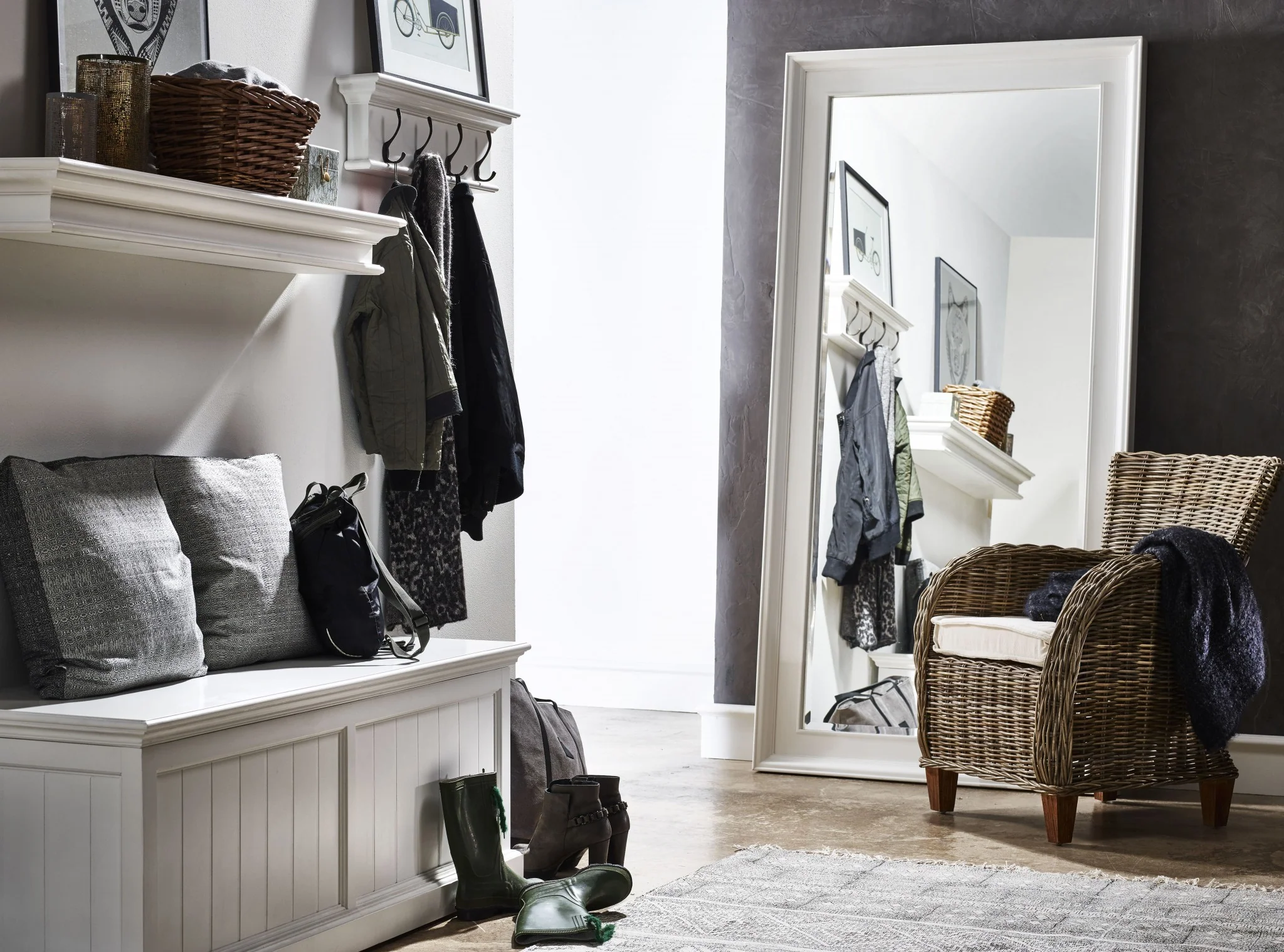 Classic White Four Hook Hanging Coat Rack By Homeroots - Image 9