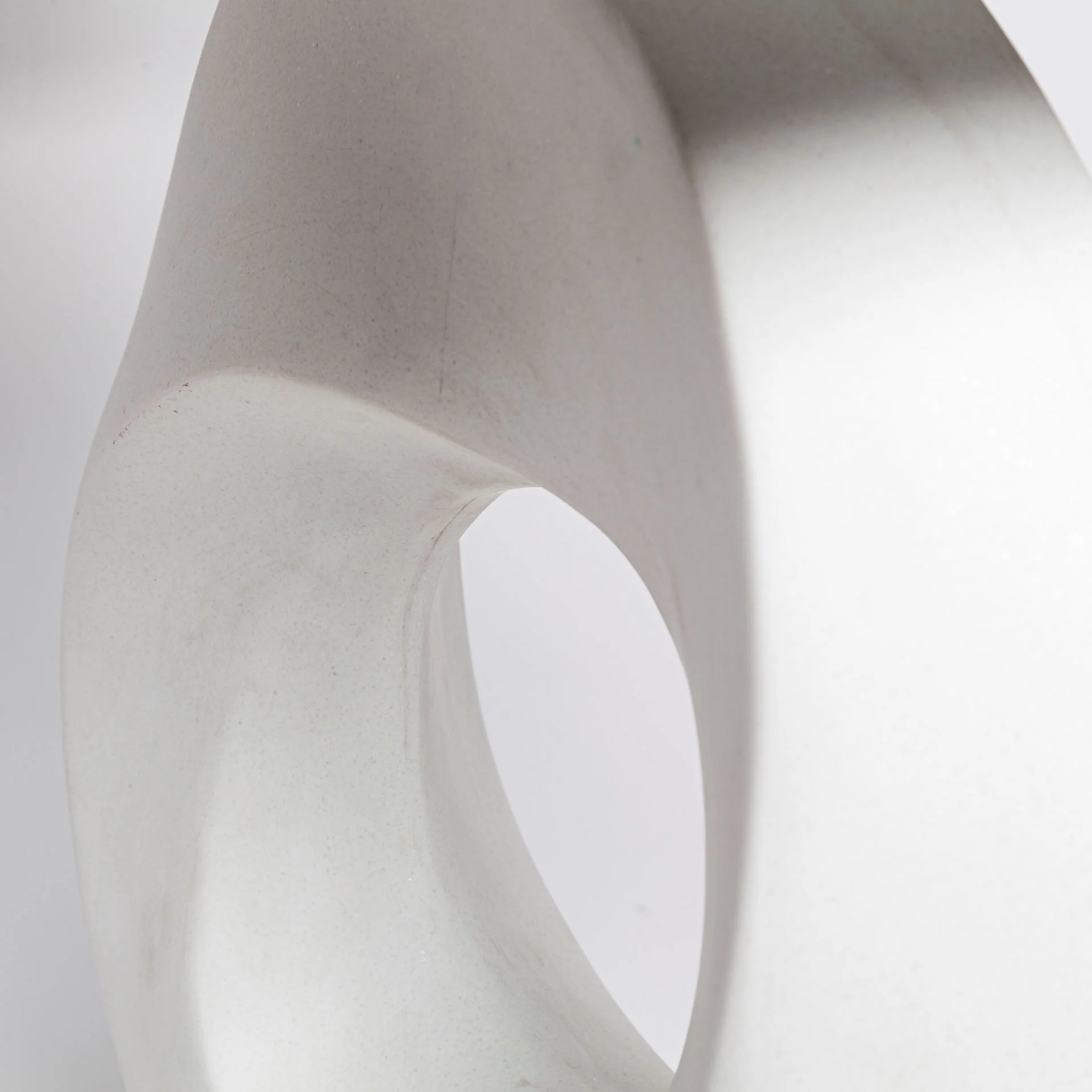 Contempo White O Ring Table Lamp By Homeroots - Image 4
