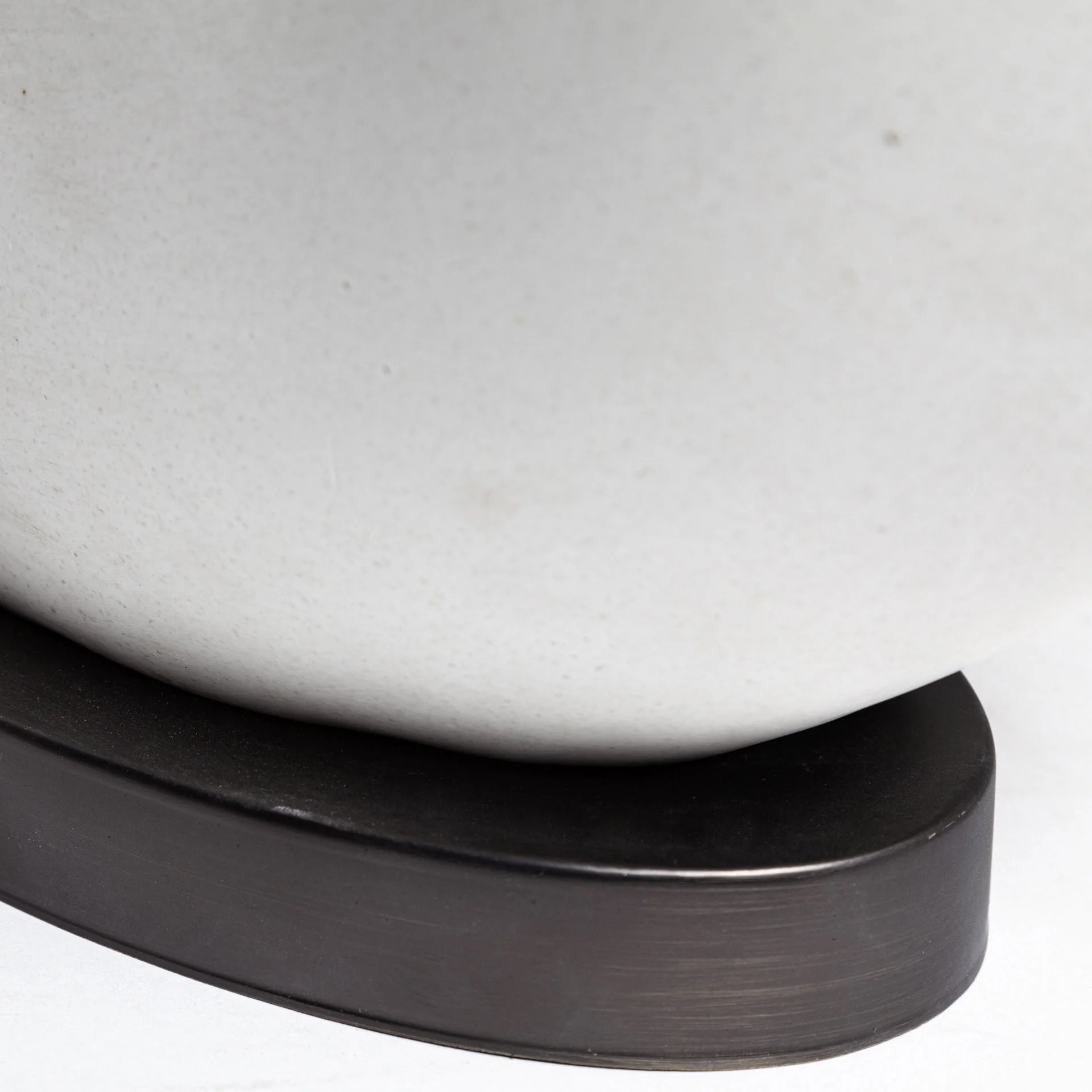 Contempo White O Ring Table Lamp By Homeroots - Image 5