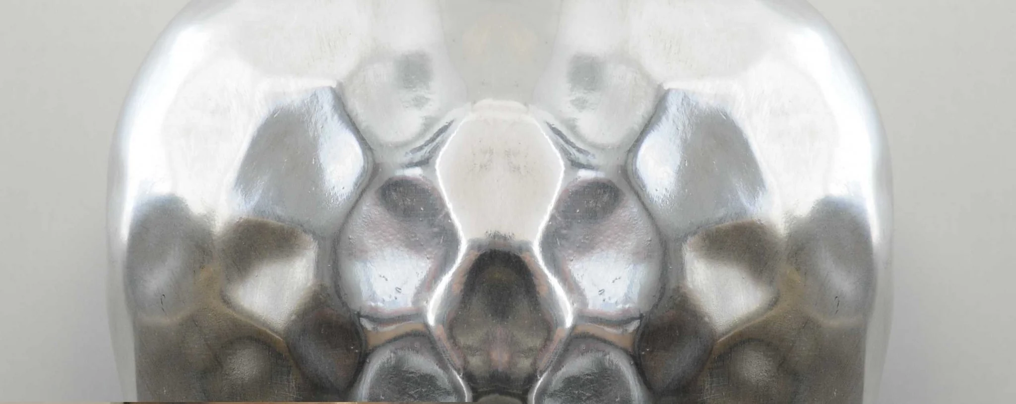 Delicious Hammered Finish Apple Statue By Homeroots - Image 4