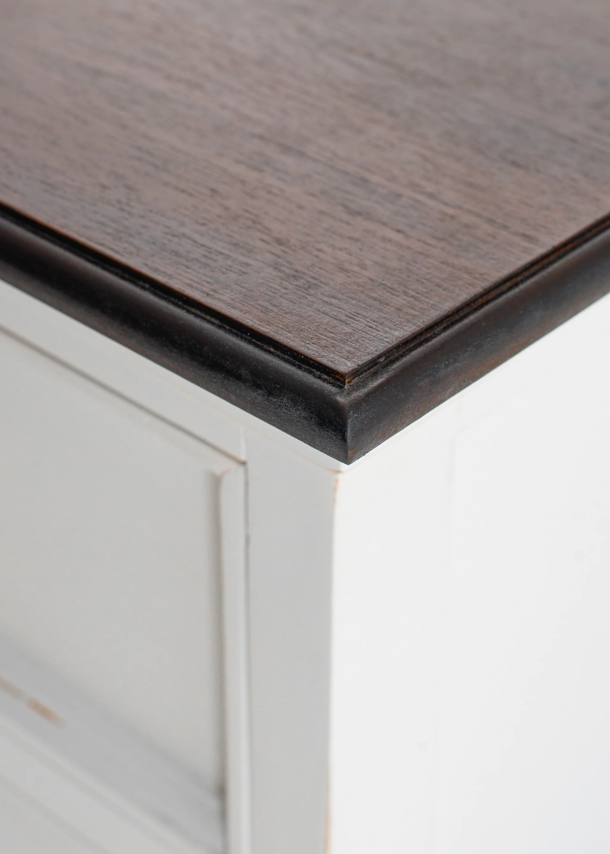 Distressed White And Deep Brown Three Drawer Nightstand By Homeroots - Image 9