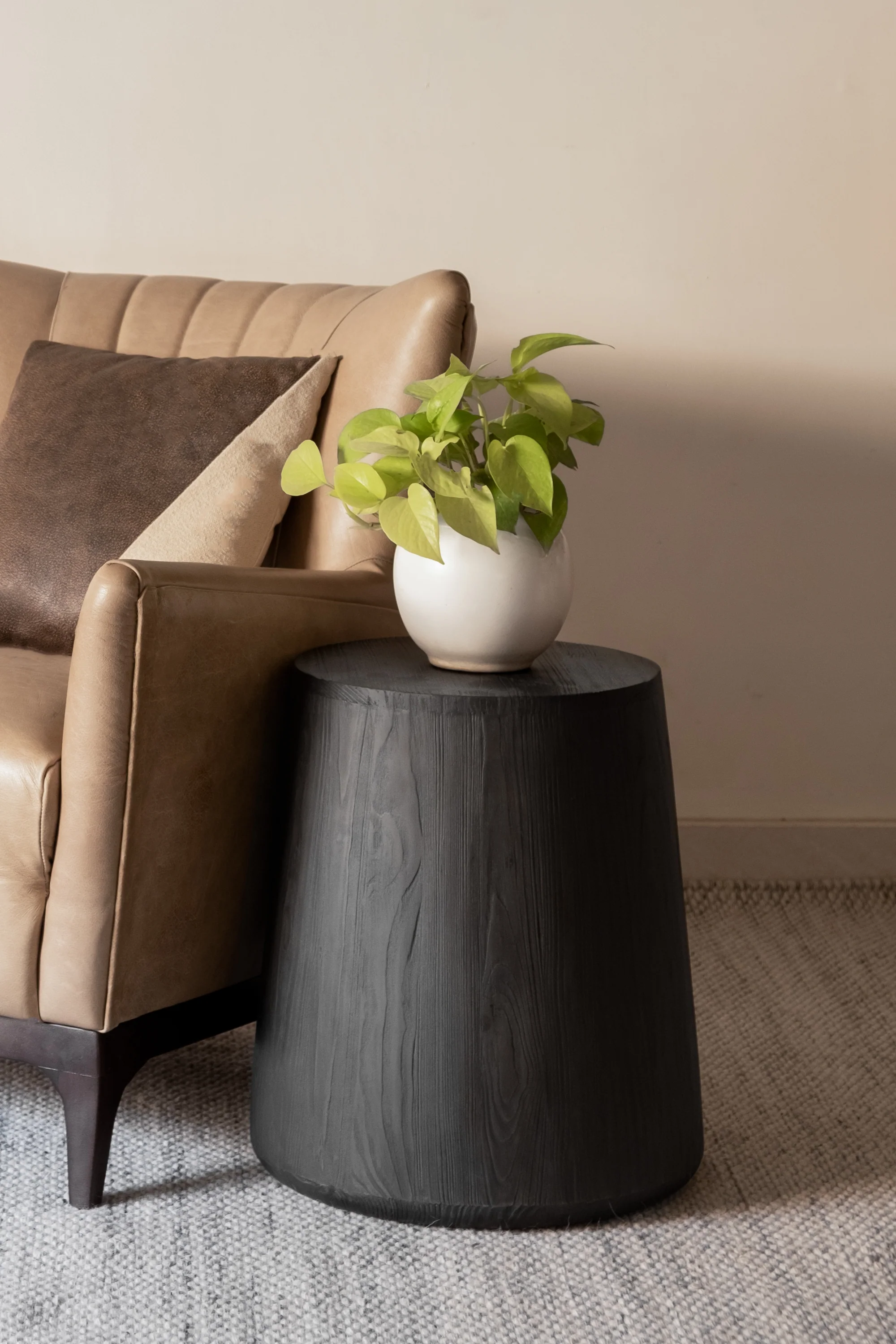 Ebony Solid Wood Round End Table By Homeroots - Image 8