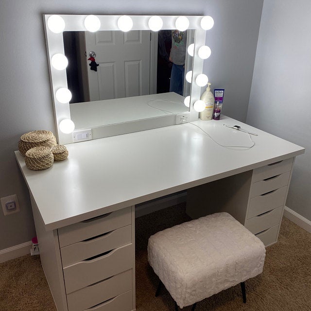 Glam Style Lighted USB Vanity Mirror By Homeroots - Image 4