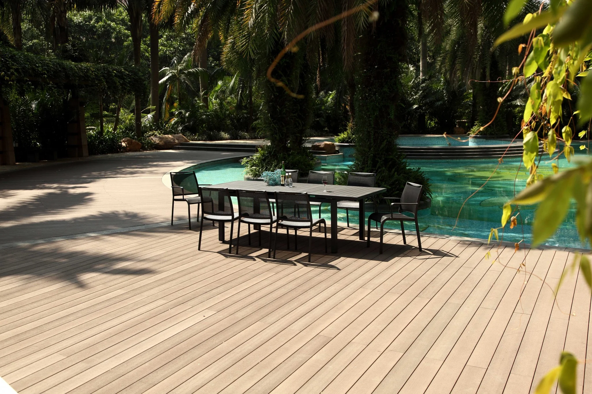 Gray Aluminum Etendable Dining Table By Homeroots - Image 5