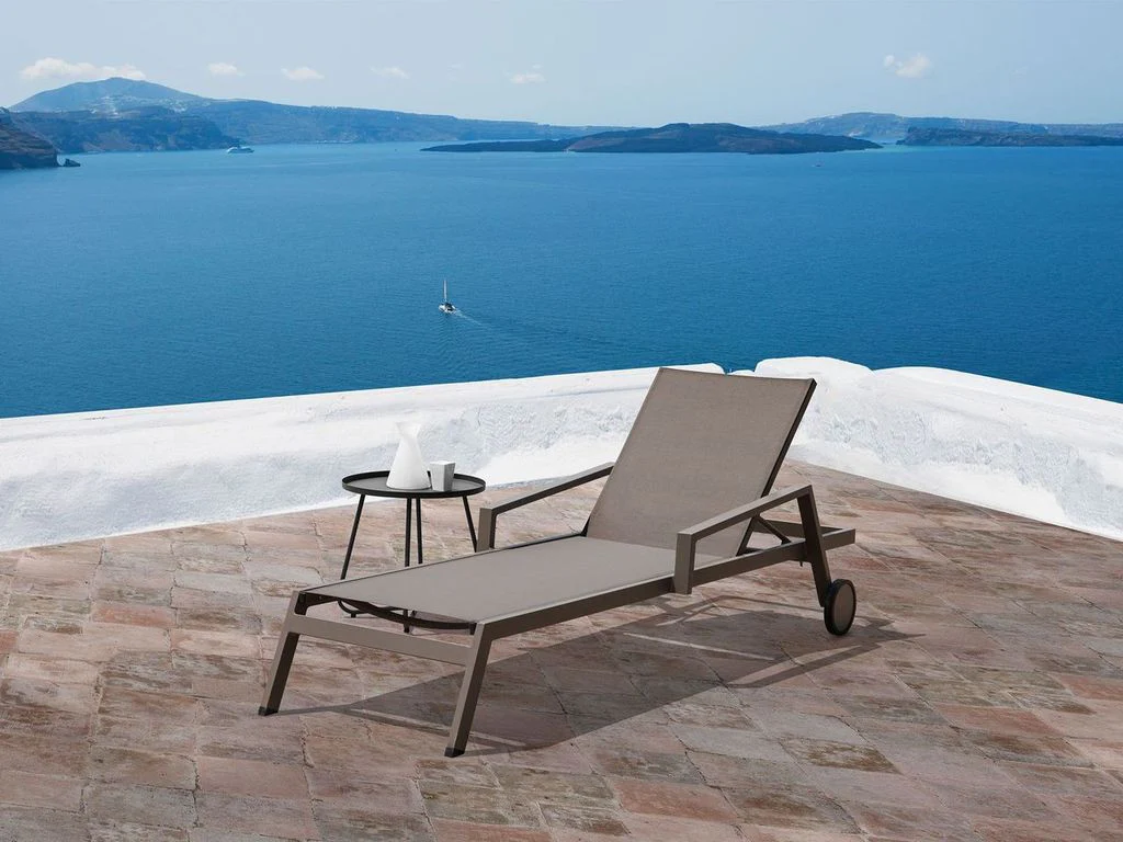 Gray Aluminum Indoor Outdoor Round End Table By Homeroots - Image 4
