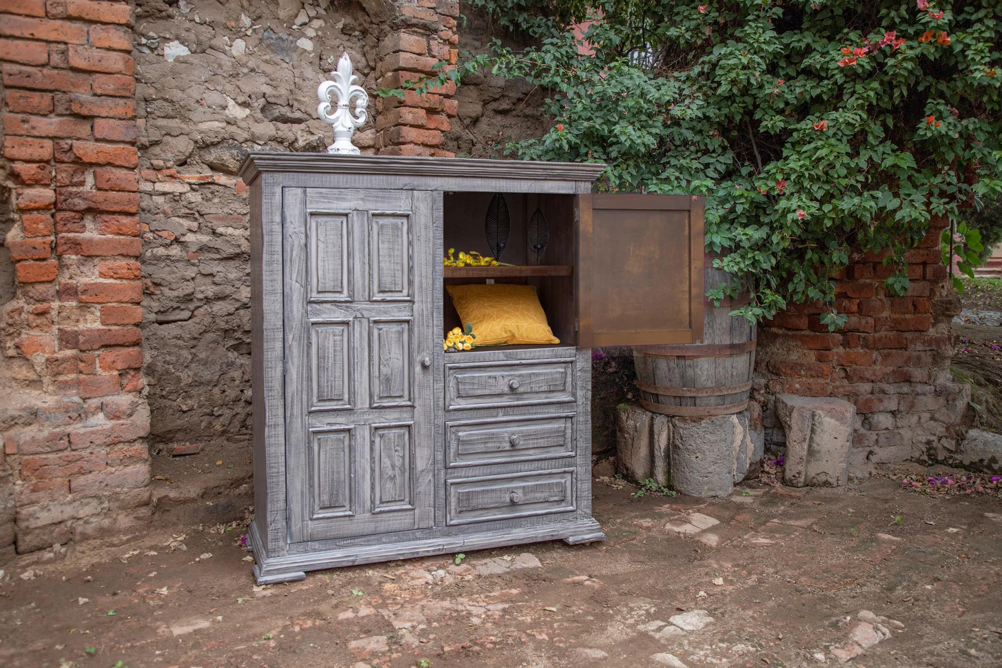 Gray Solid Wood Three Drawer Gentlemans Chest By Homeroots - Image 4